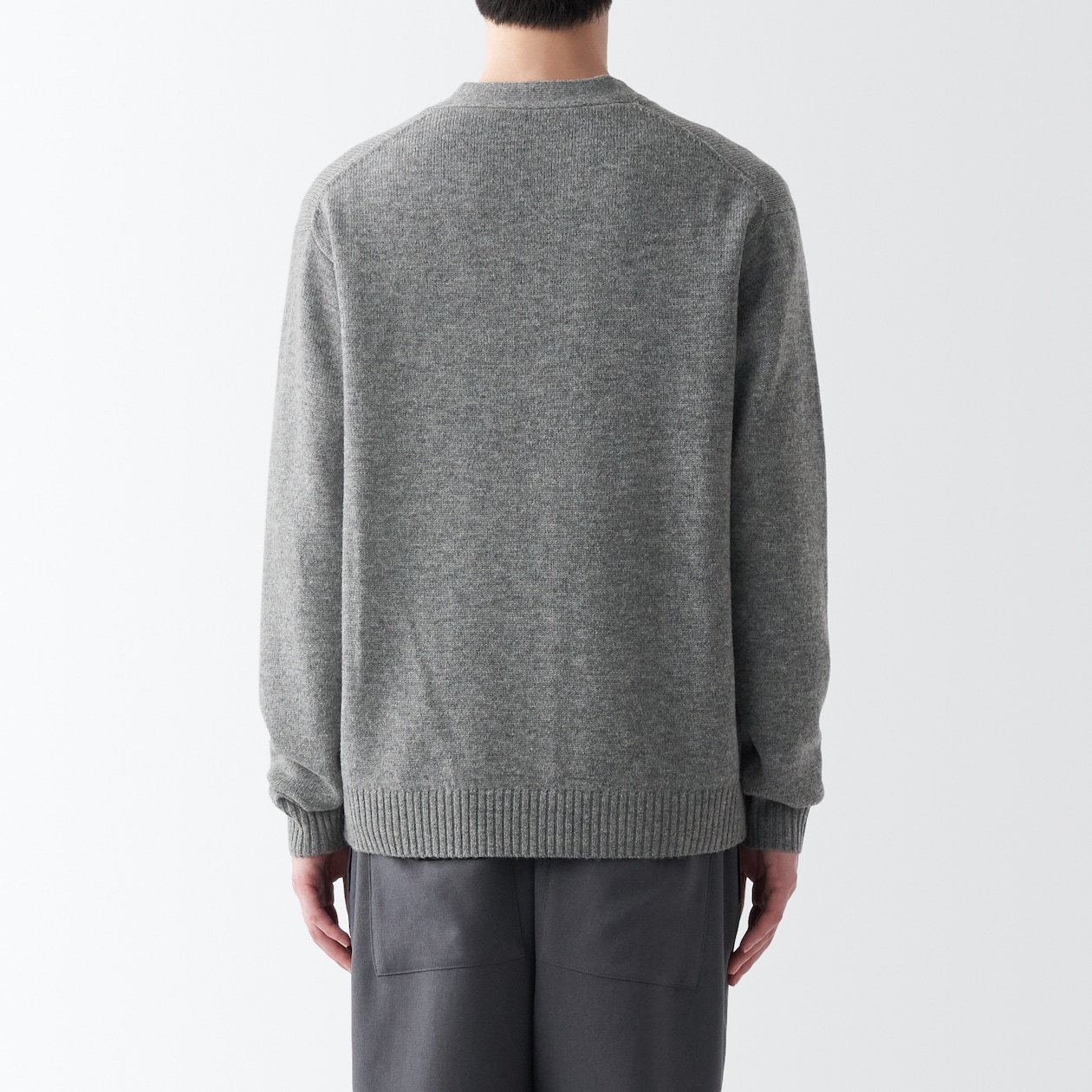 洗えるウールミドルゲージＶネックカーディガン