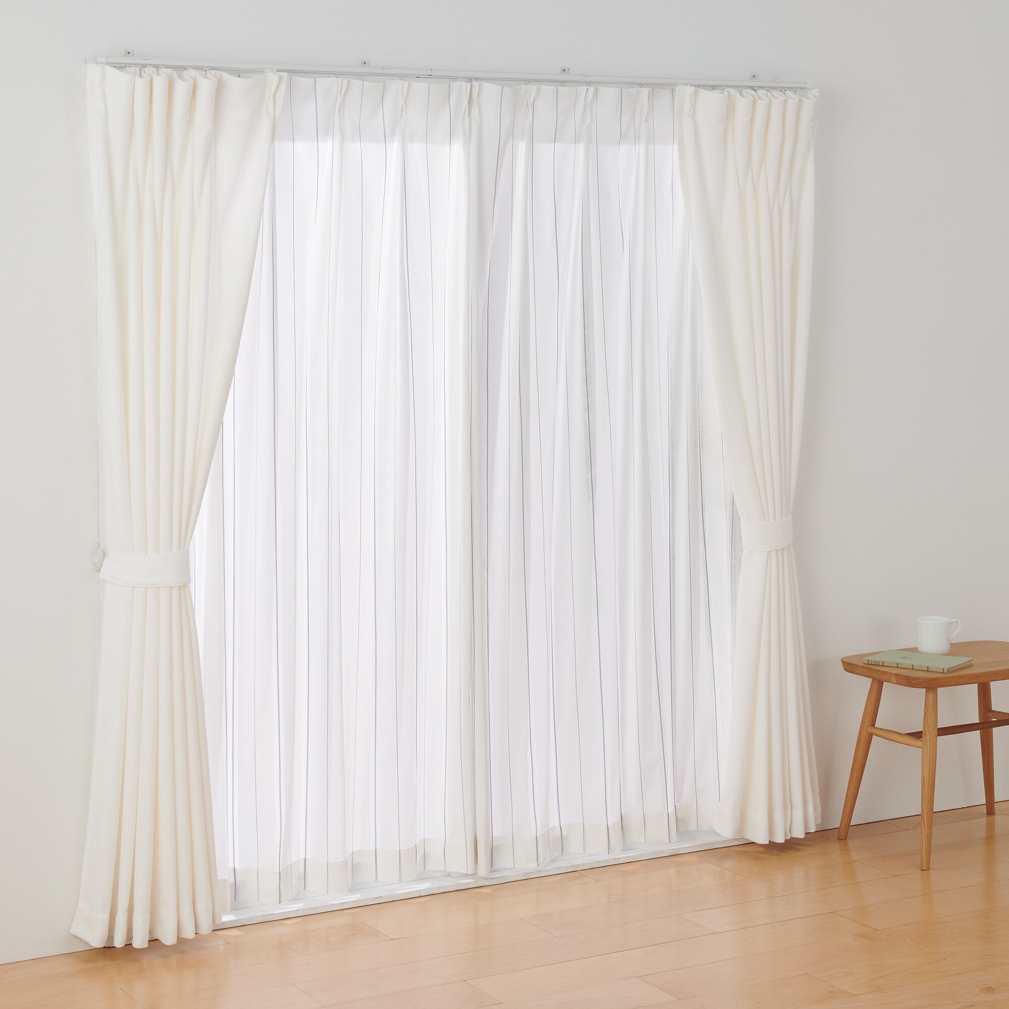綿空き羽　レースプリーツカーテン／ブルーストライプ