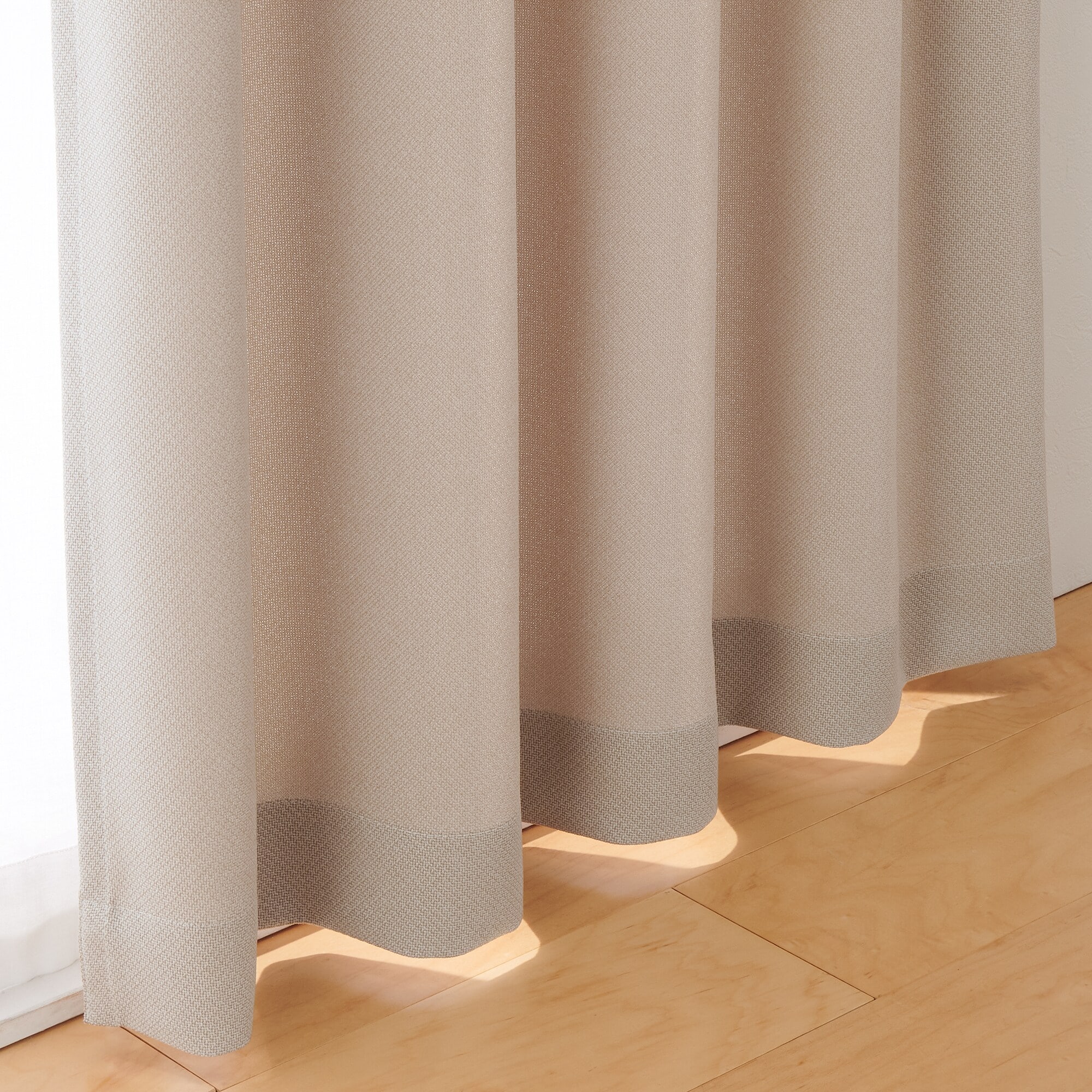 ポリエステル鹿の子織ノンプリーツカーテン／ライトブラウン