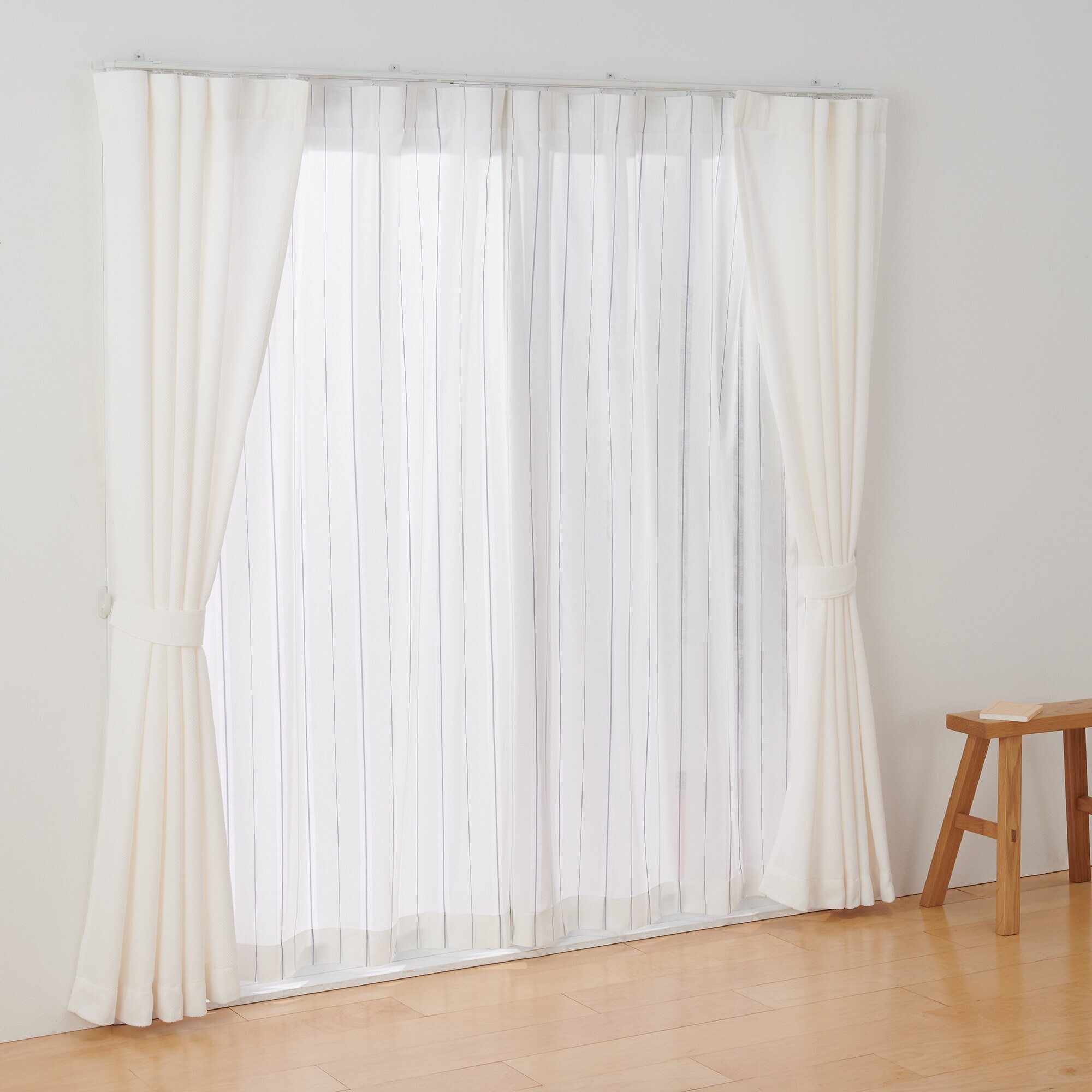 綿空き羽　レースノンプリーツカーテン／ブルーストライプ