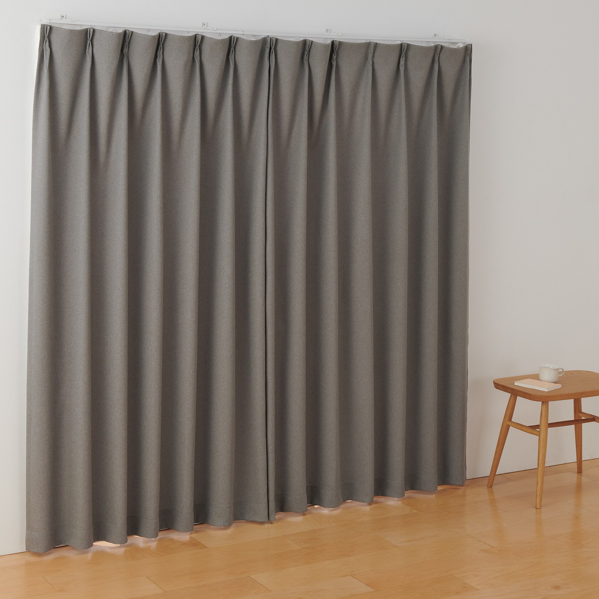ポリエステル鹿の子織プリーツカーテン／チャコールグレー