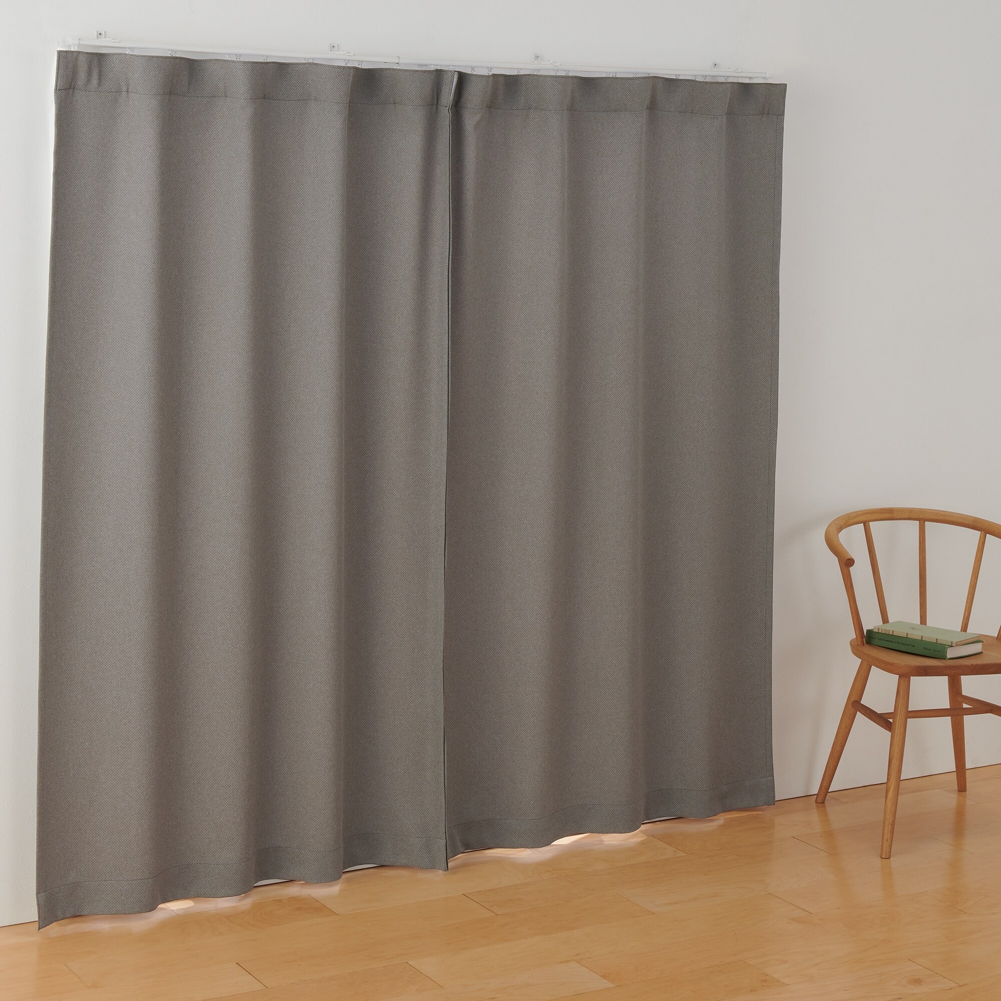 ポリエステル鹿の子織ノンプリーツカーテン／チャコールグレー