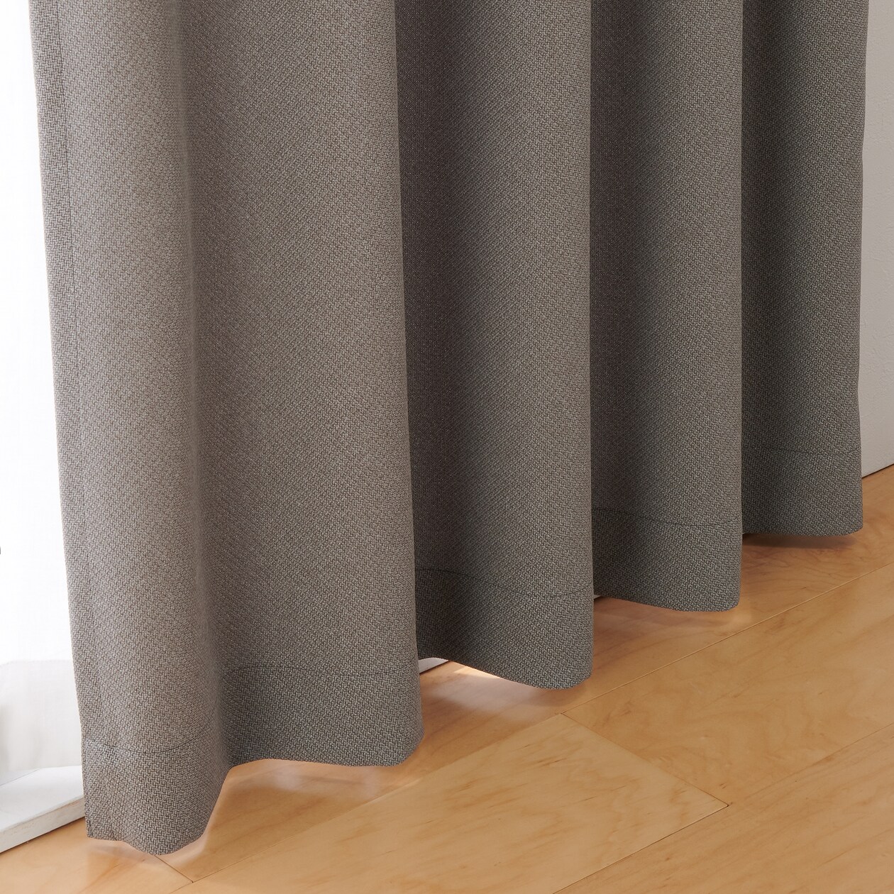 ポリエステル鹿の子織ノンプリーツカーテン／チャコールグレー