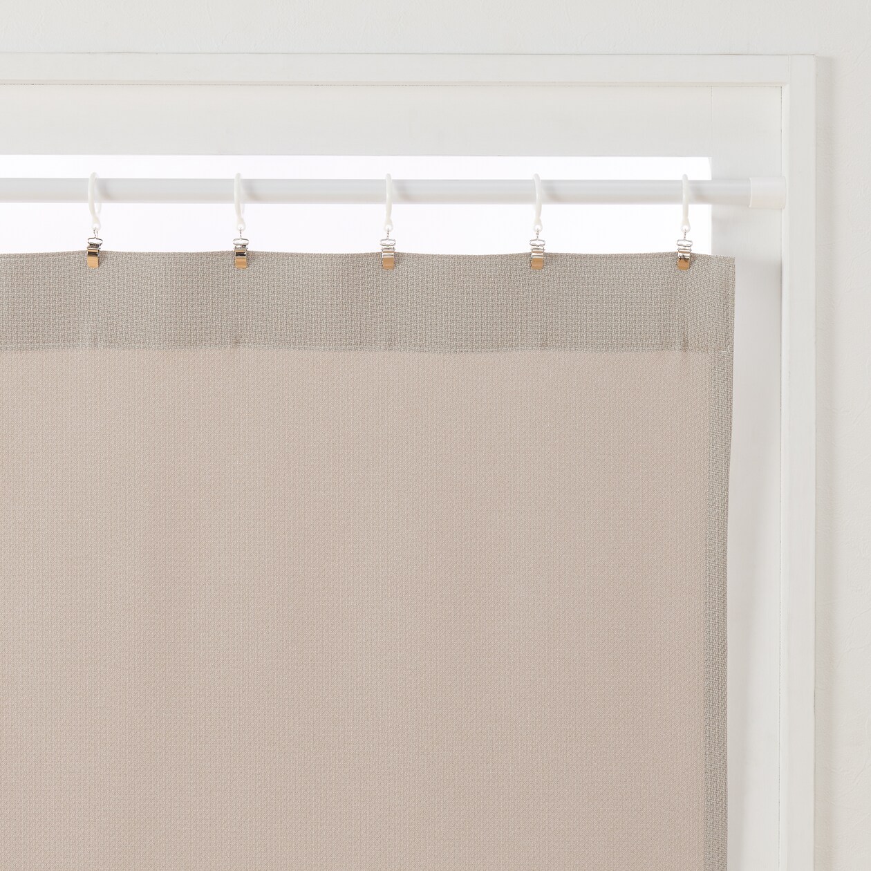 ポリエステル鹿の子織ノンプリーツカーテン／チャコールグレー