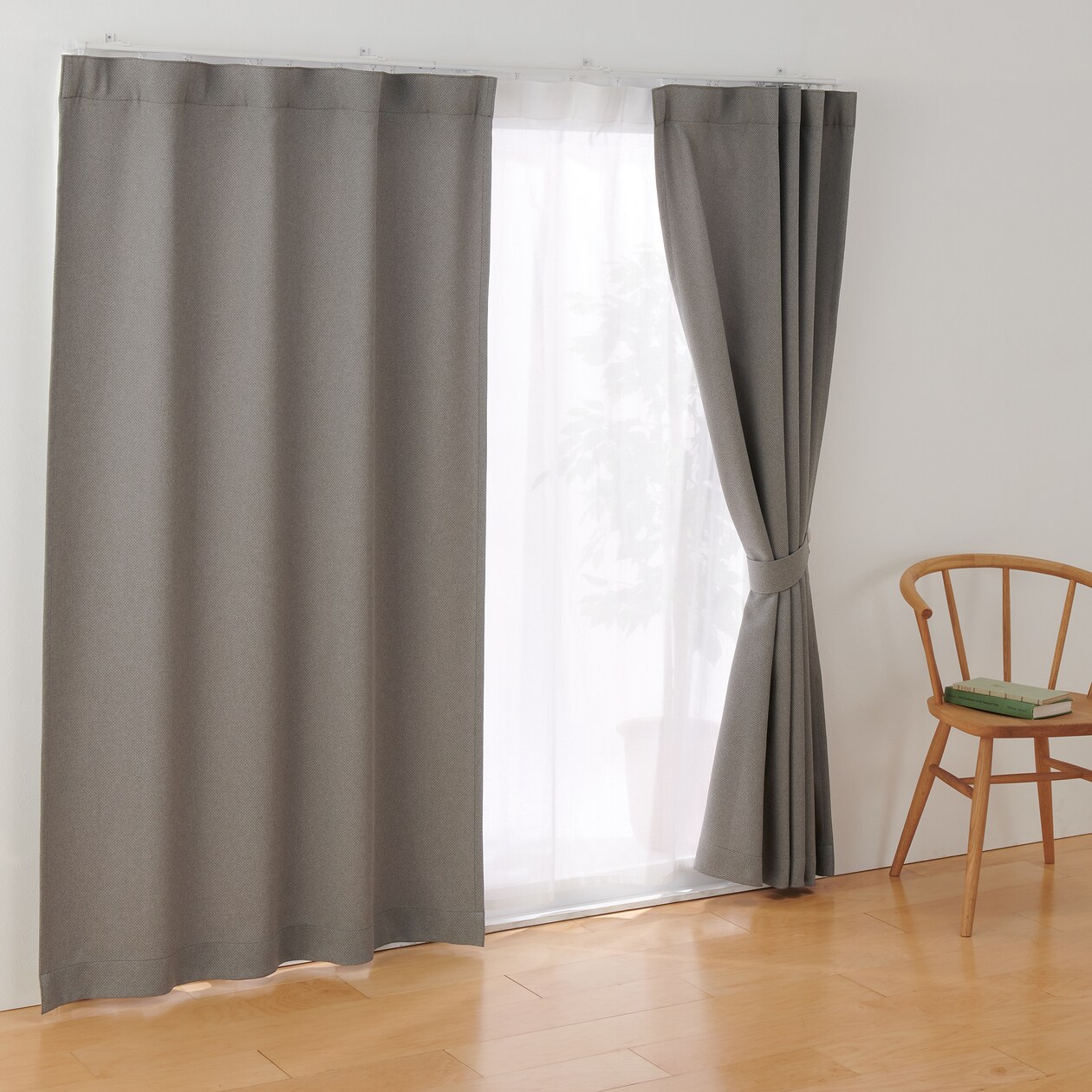 ポリエステル鹿の子織ノンプリーツカーテン／チャコールグレー