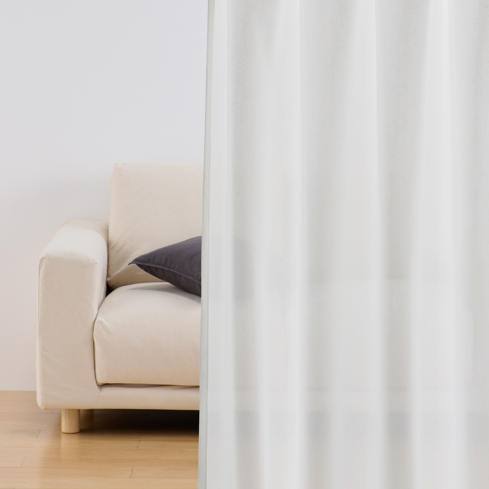 防カビポリエステル　レースプリーツカーテン／オフ白