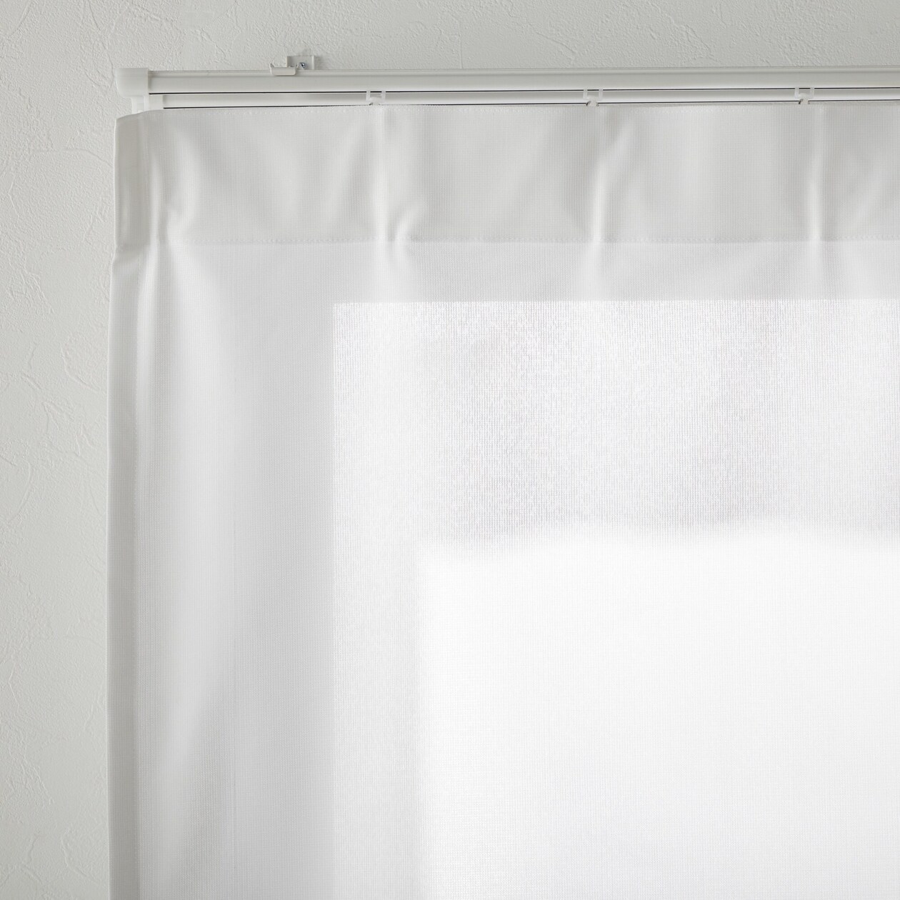 防カビポリエステル　レースノンプリーツカーテン／オフ白
