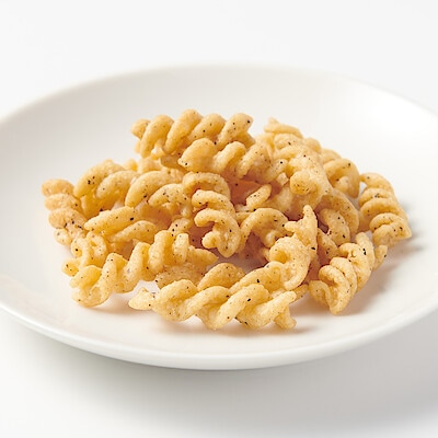 糖質１０ｇ以下のお菓子　パスタスナック　ブラックペッパー味　３２ｇ