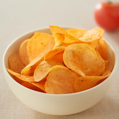 ポテトチップス　トマト＆バジル味　６０ｇ