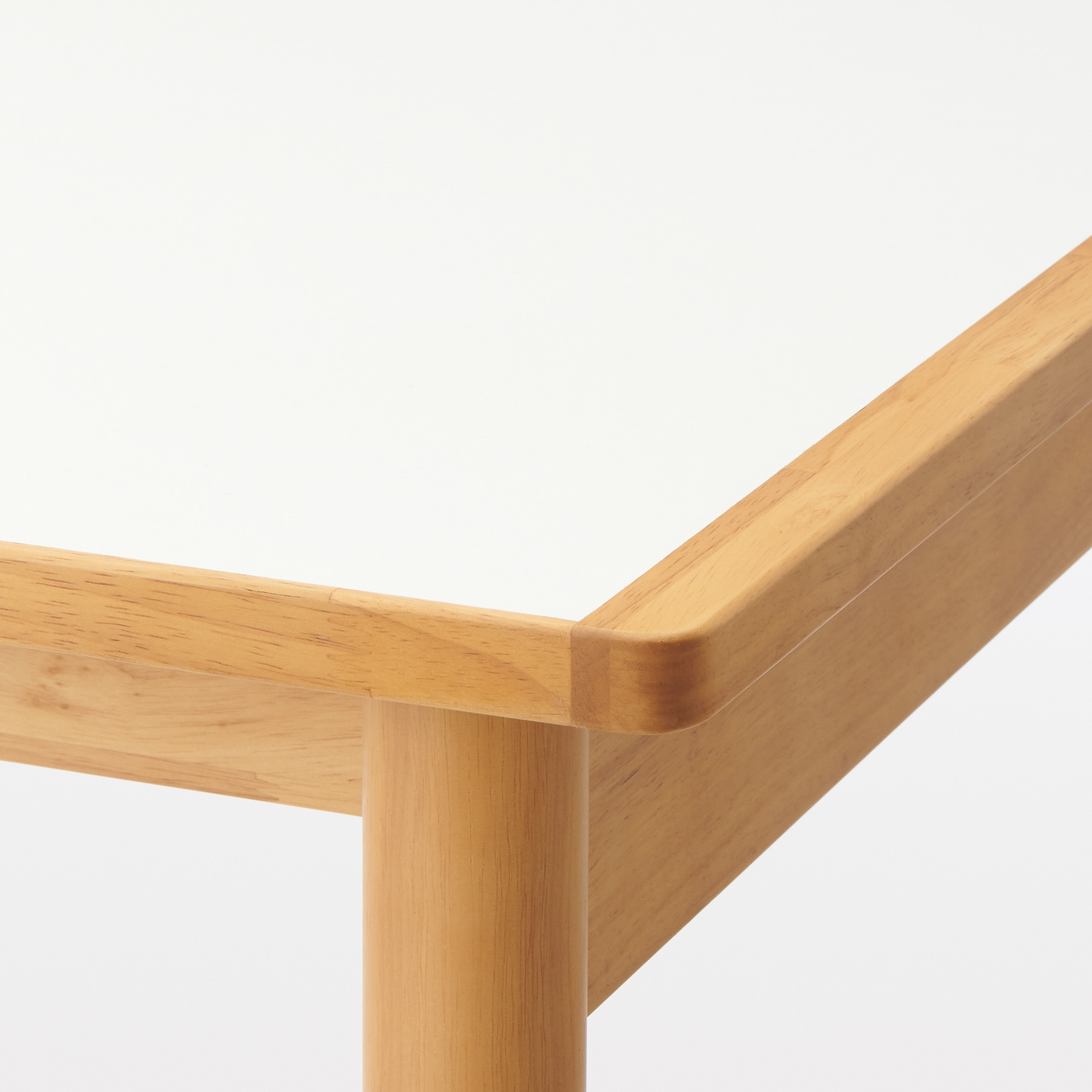 木製テーブル　１２０×７０ｃｍ　メラミン天板