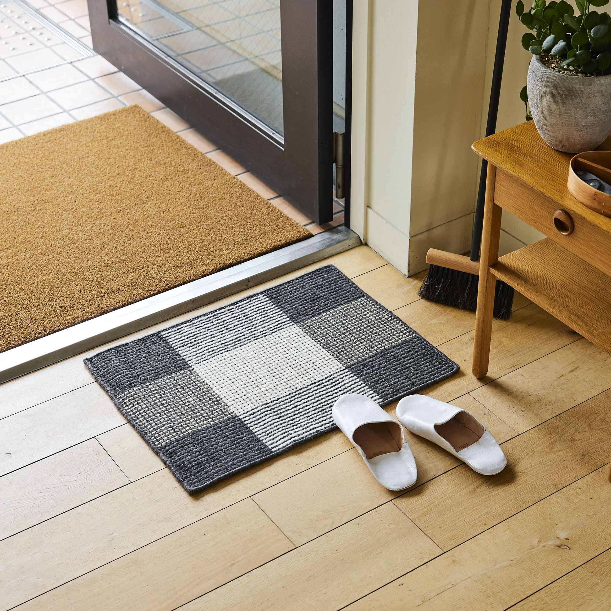 ラグ idee ウール100% LINIE DESIGN 140×200cm IDEE］LINIE DESIGN BOLOGNA 45×60cm