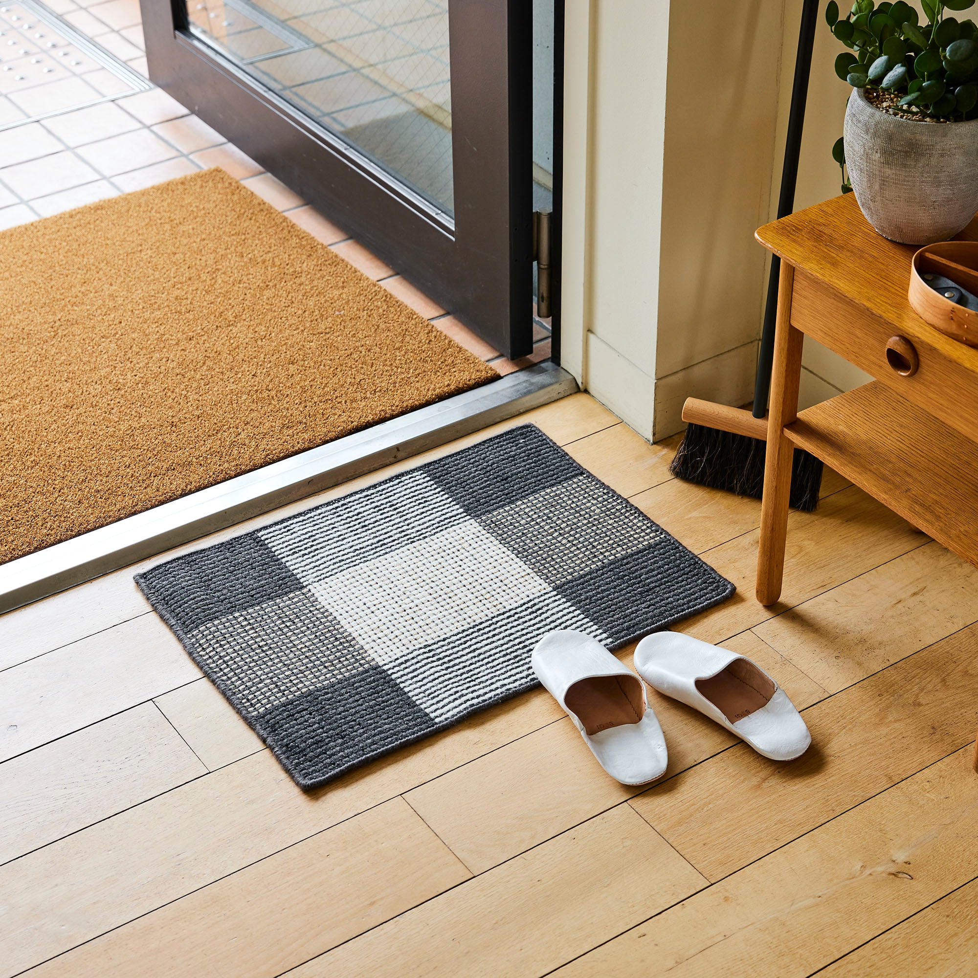 ［ＩＤＥＥ］ＬＩＮＩＥ　ＤＥＳＩＧＮ　ＢＯＬＯＧＮＡ　４５×６０ｃｍ　グレー