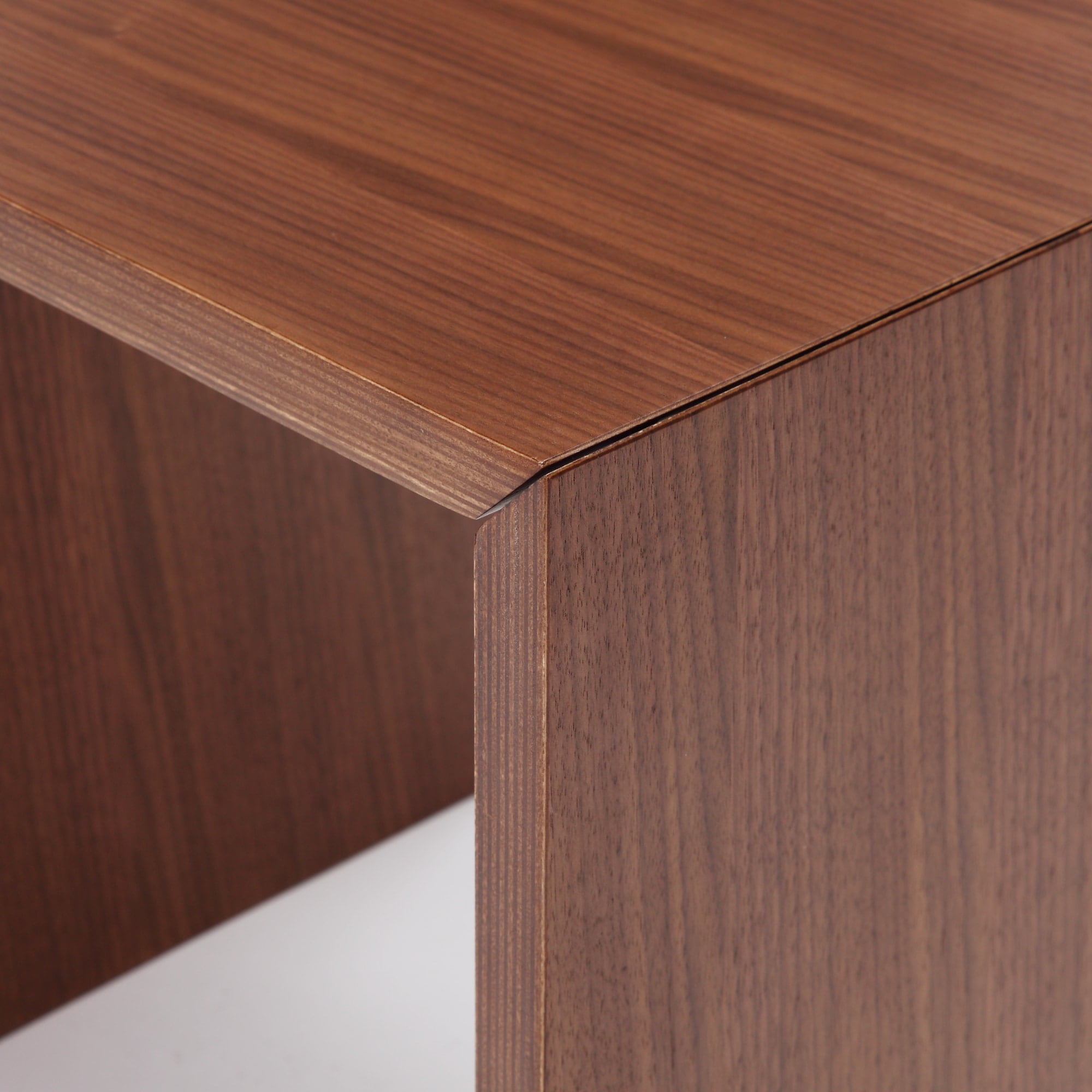 コの字の家具　積層合板　ウォールナット材　幅３５ｃｍ