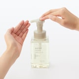 敏感肌用うるおいボディソープ　泡タイプ