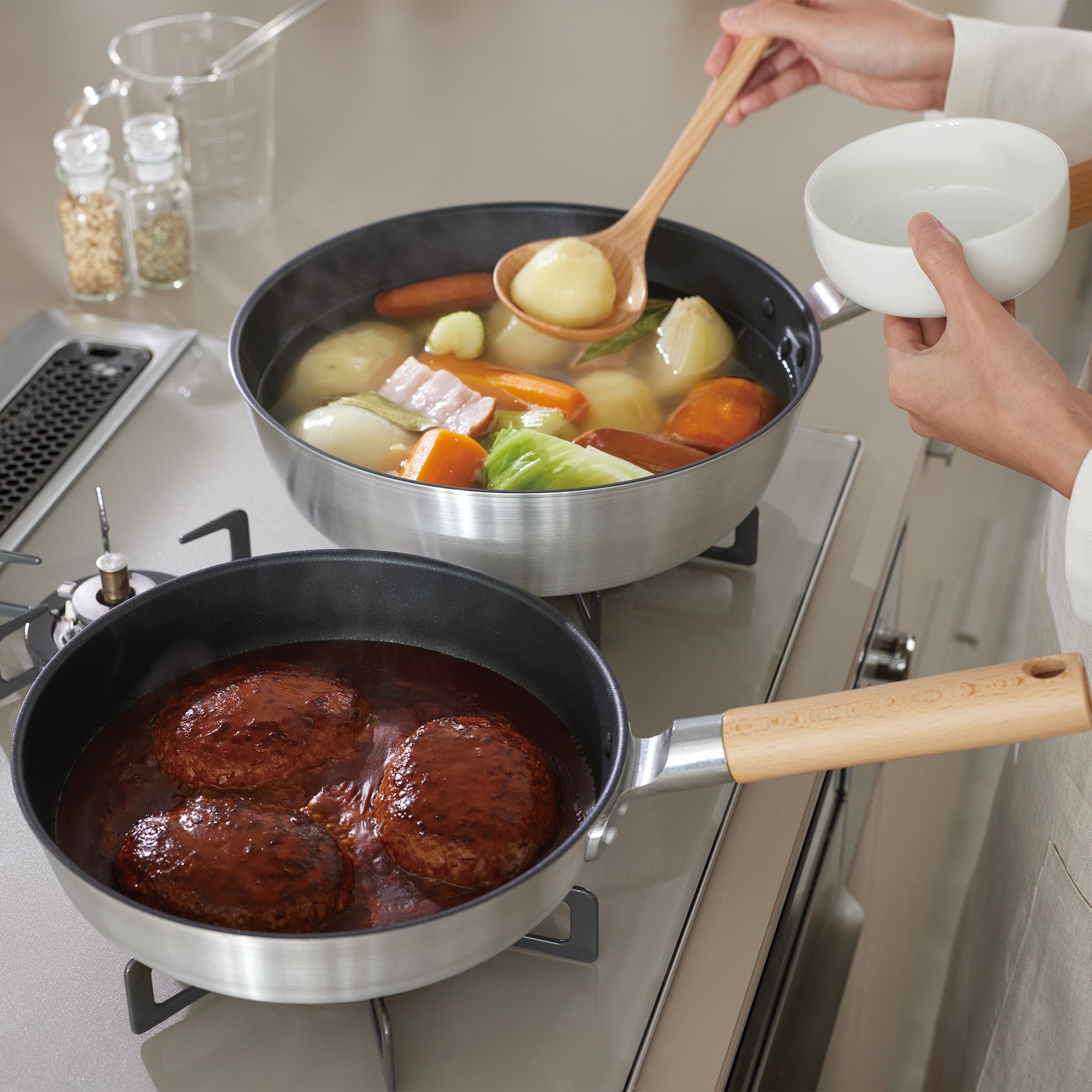 焼き面が広い　こびりつきにくいフライパン　浅型