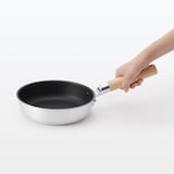 焼き面が広い　こびりつきにくいフライパン　浅型