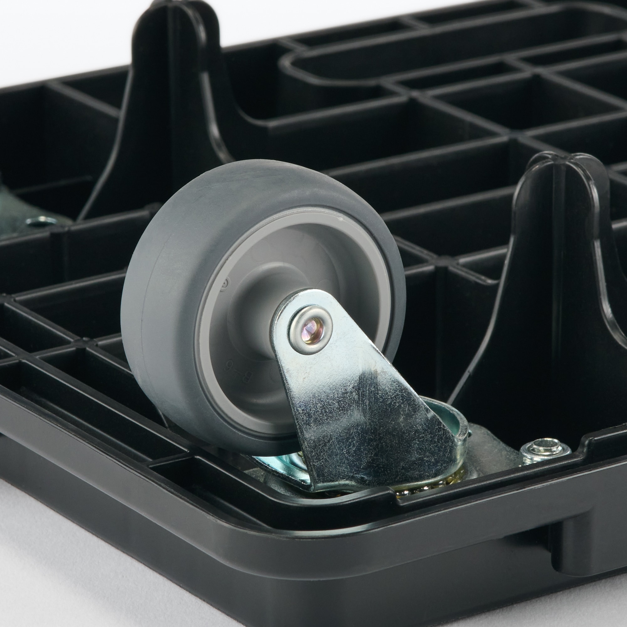 縦にも横にも連結できる再生ポリプロピレン入り平台車　ダークグレー