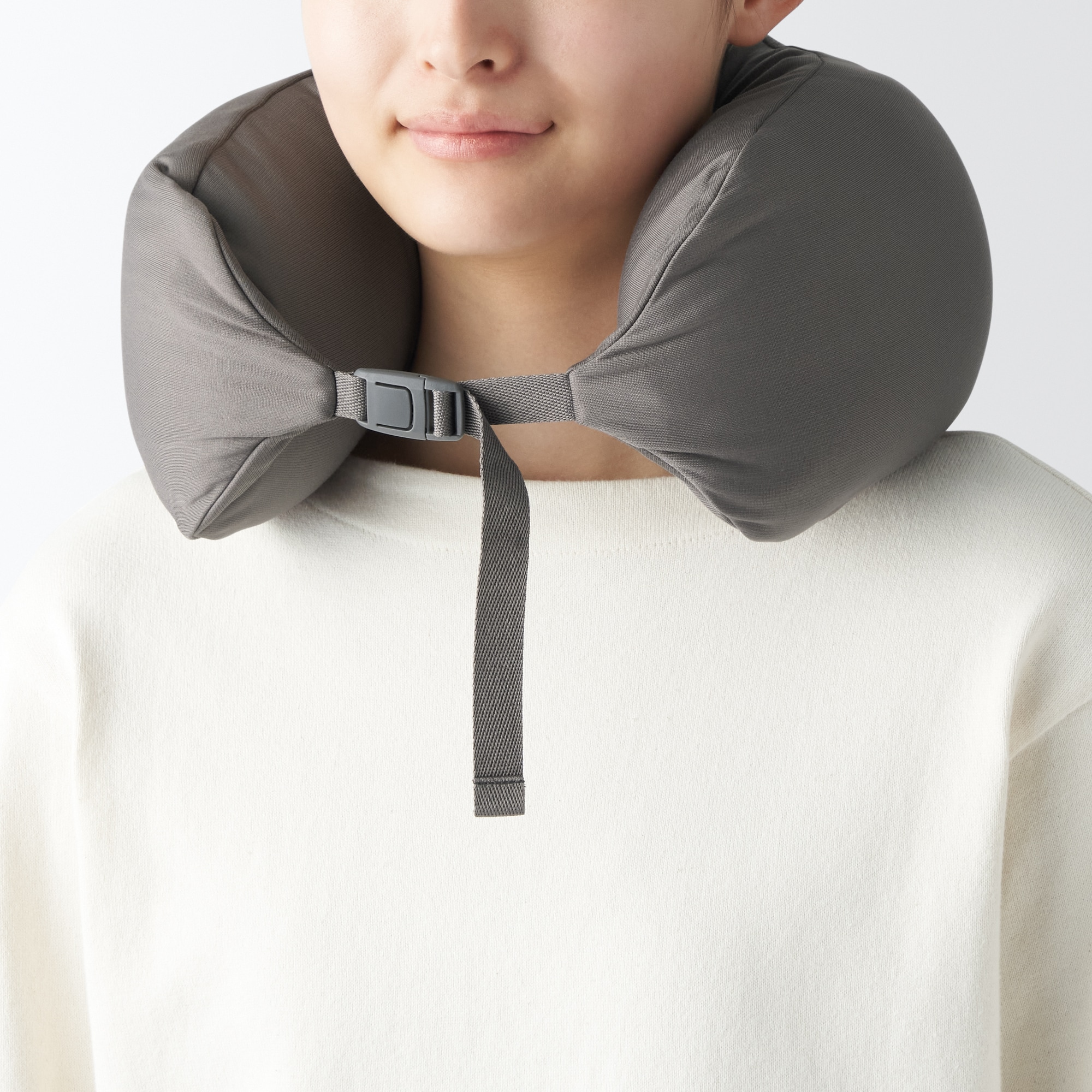 二重編みフィットするネッククッション