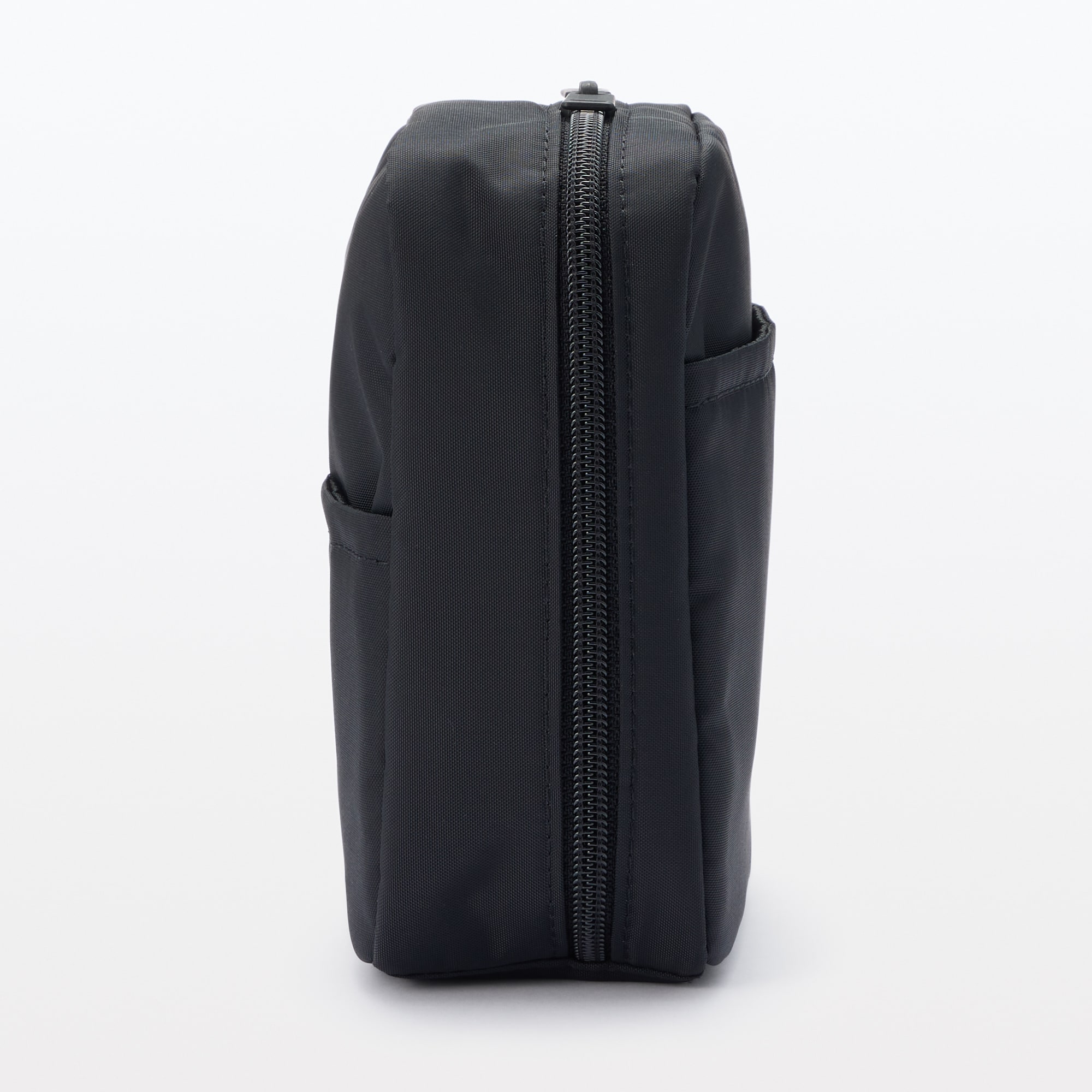 ナイロンメイクポーチ