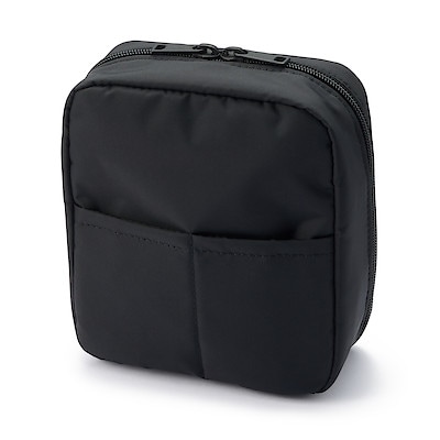 ナイロンメイクポーチ　約１６×１４×６ｃｍ