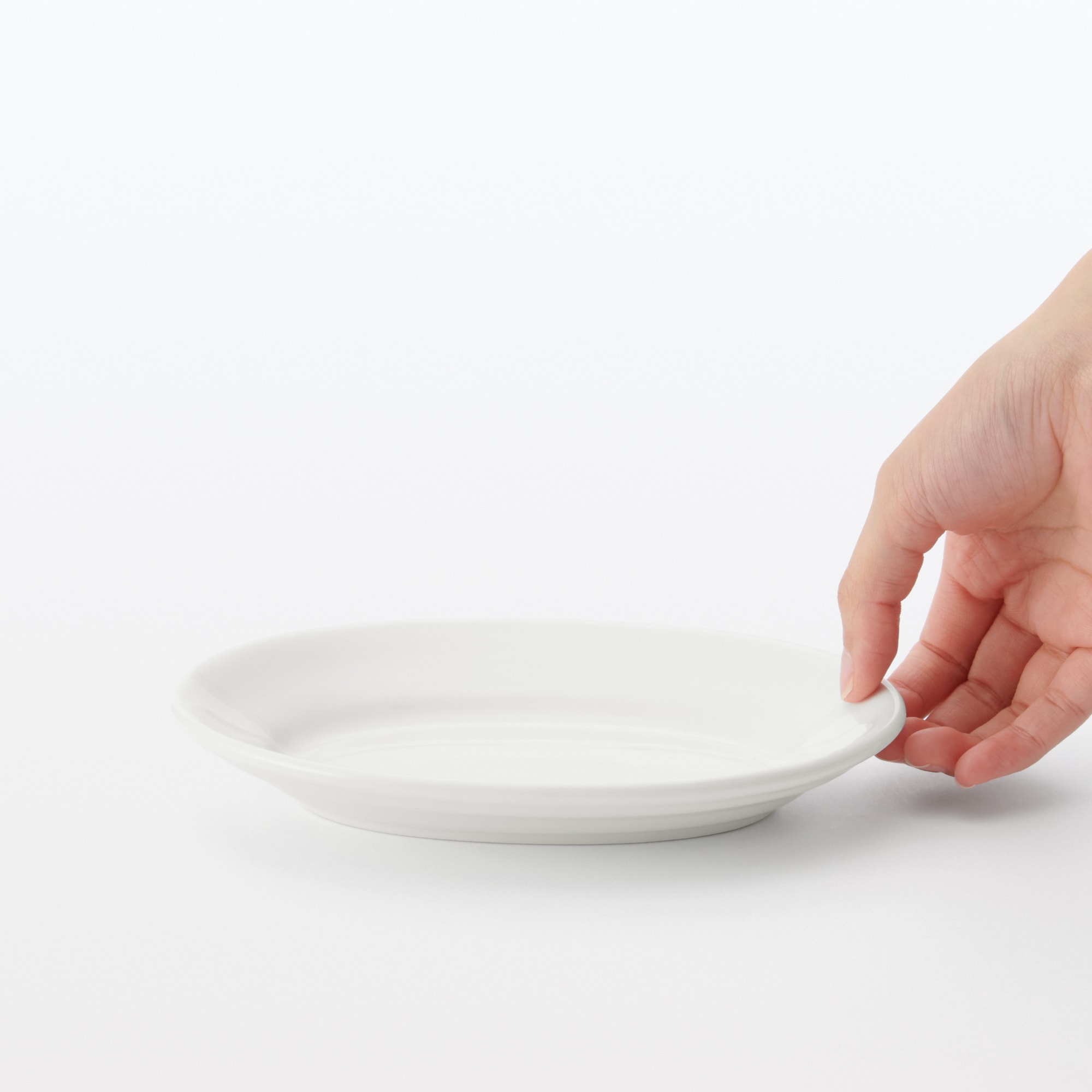 磁器　リムオーバル皿　小