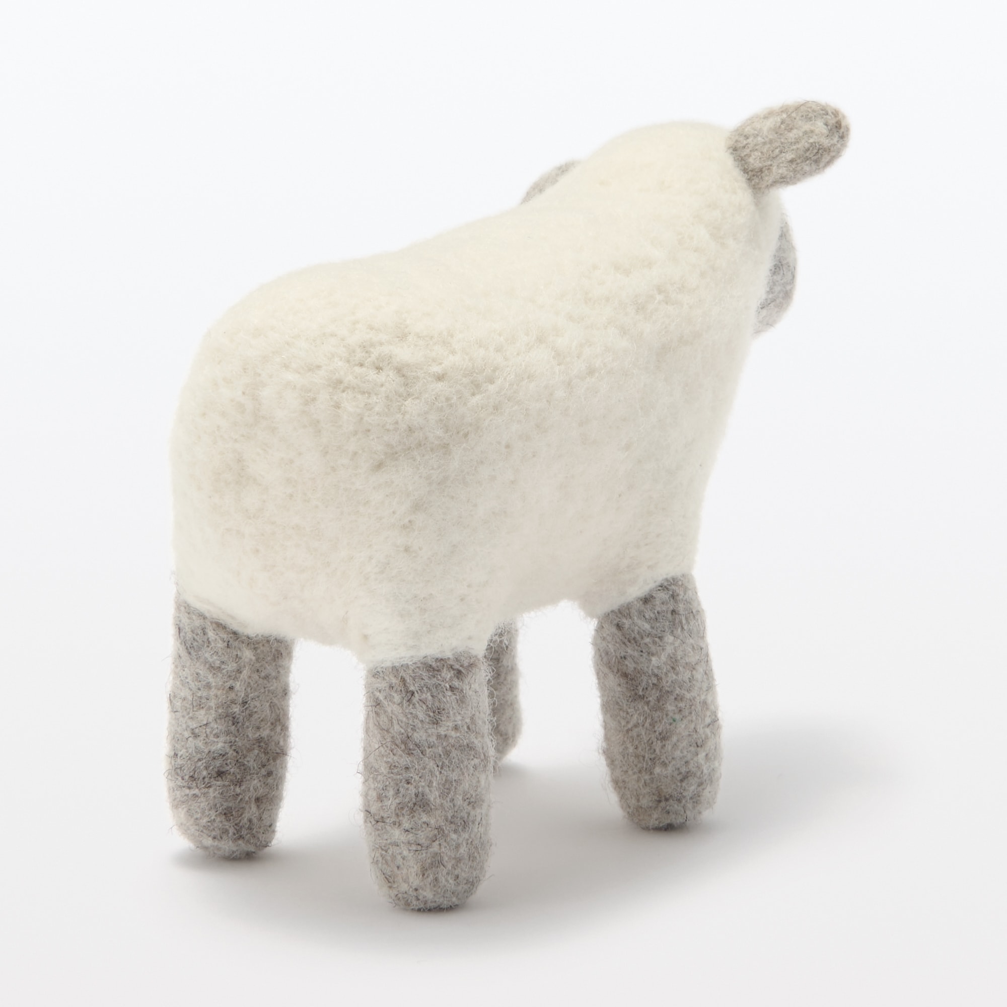 ウールフェルト　ひつじ・生成