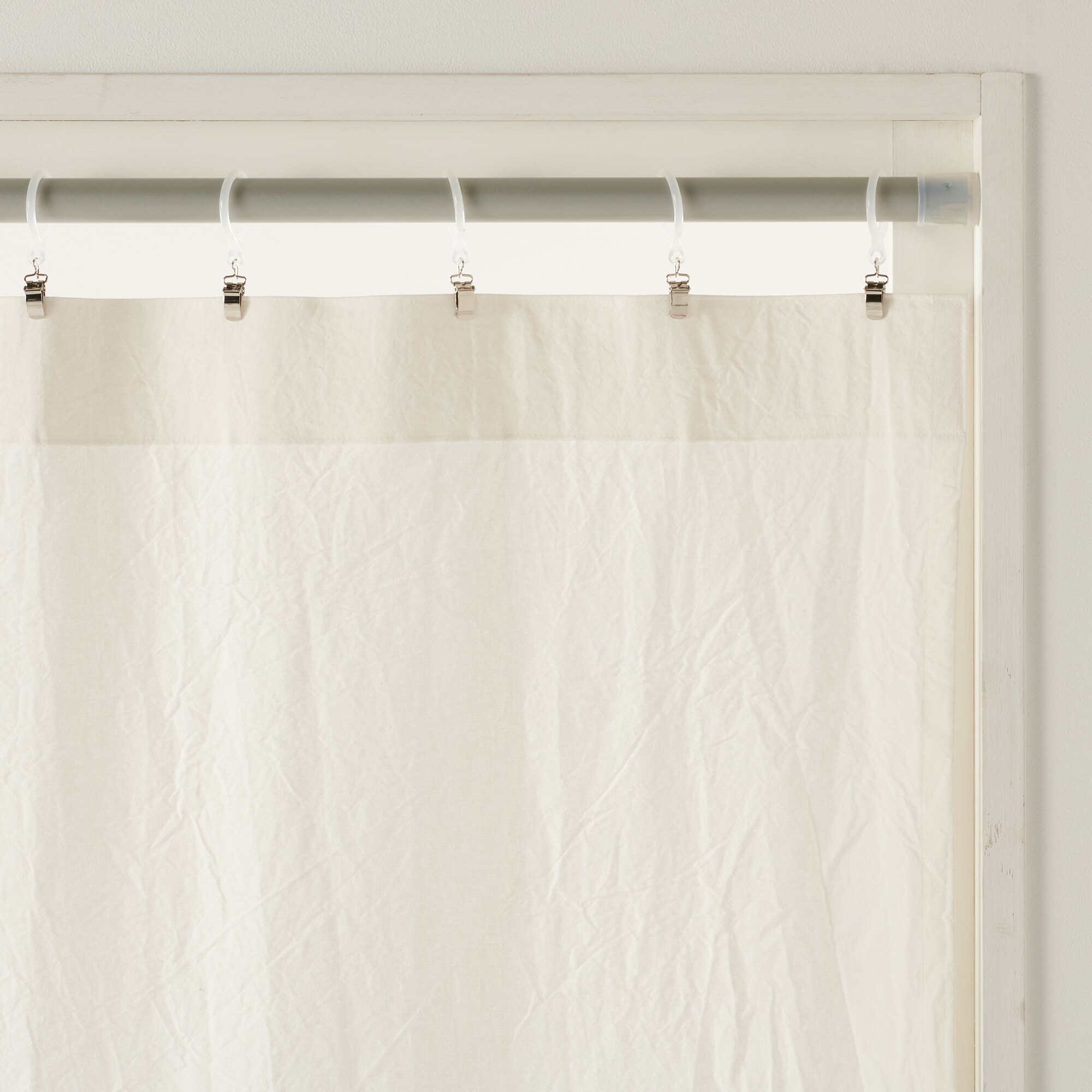 ポリエステルドビー織ノンプリーツカーテン（防炎・遮光性）