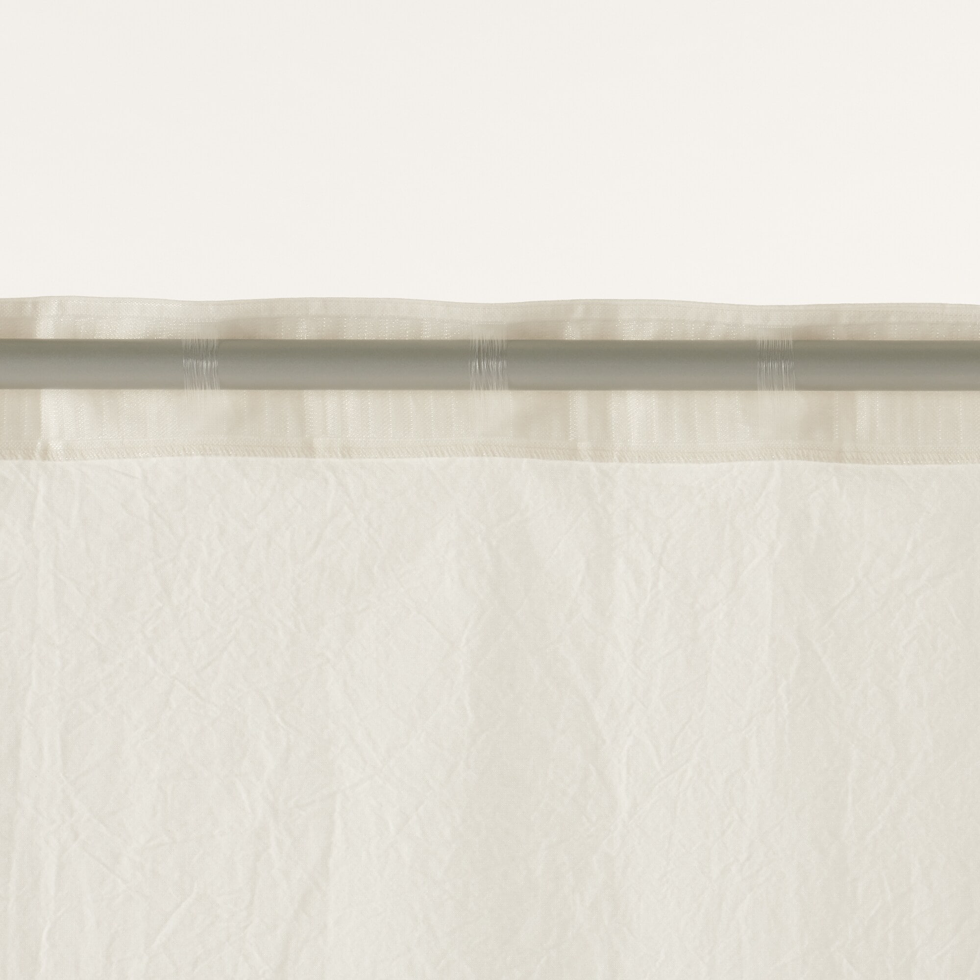 ポリエステルドビー織ノンプリーツカーテン（防炎・遮光性）