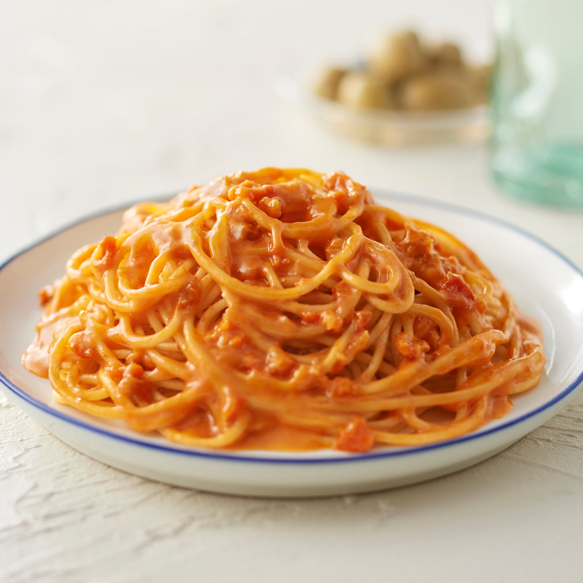 素材の旨みひきたつパスタソース　紅ずわい蟹のトマトクリーム