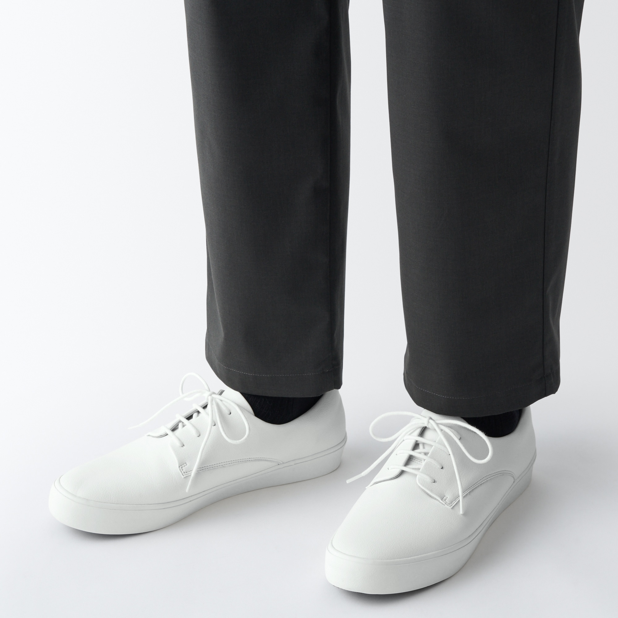 紳士　疲れにくい　革の端材を再利用した　プレーントゥ