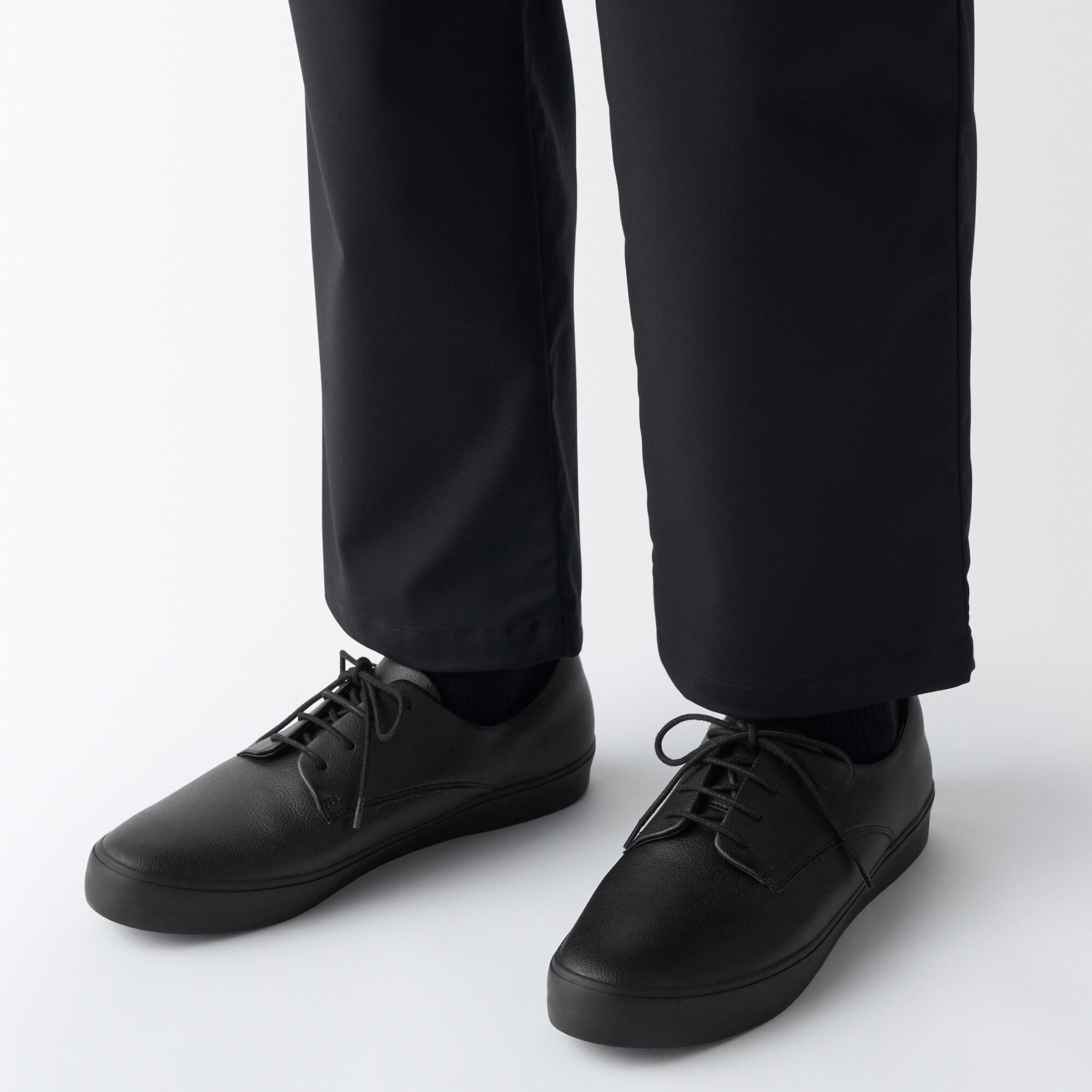 紳士　疲れにくい　革の端材を再利用した　プレーントゥ