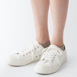 婦人　足なり直角　スニーカーイン
