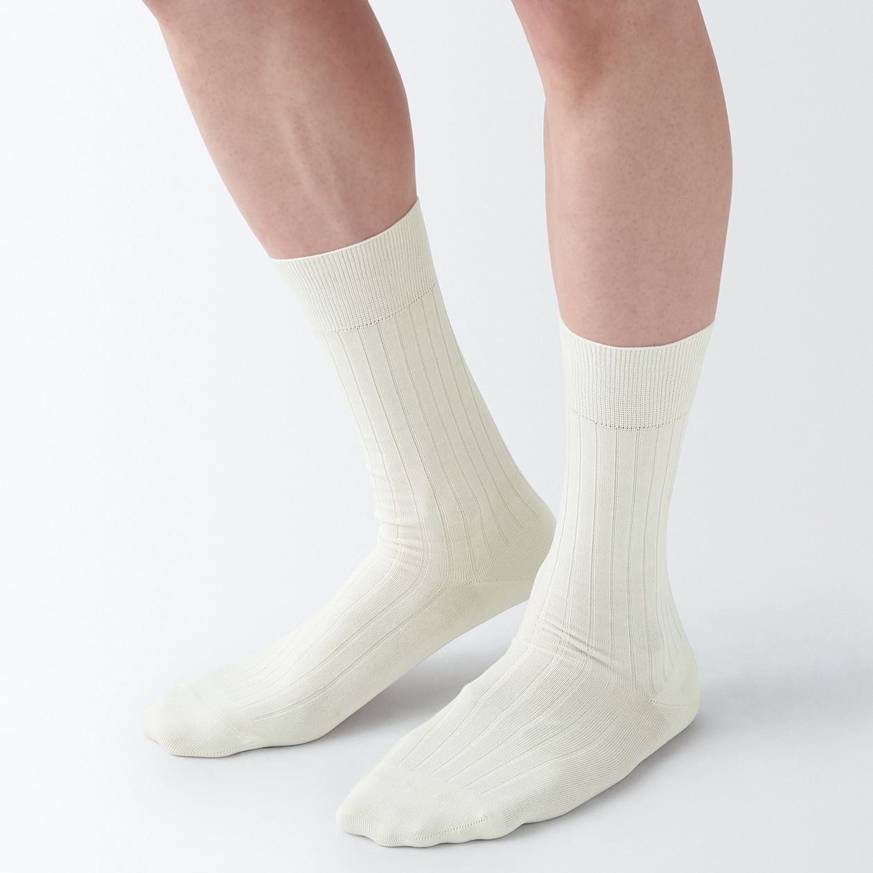 紳士　光沢感のある綿糸で編んだ　足なり直角　リブ編み靴下