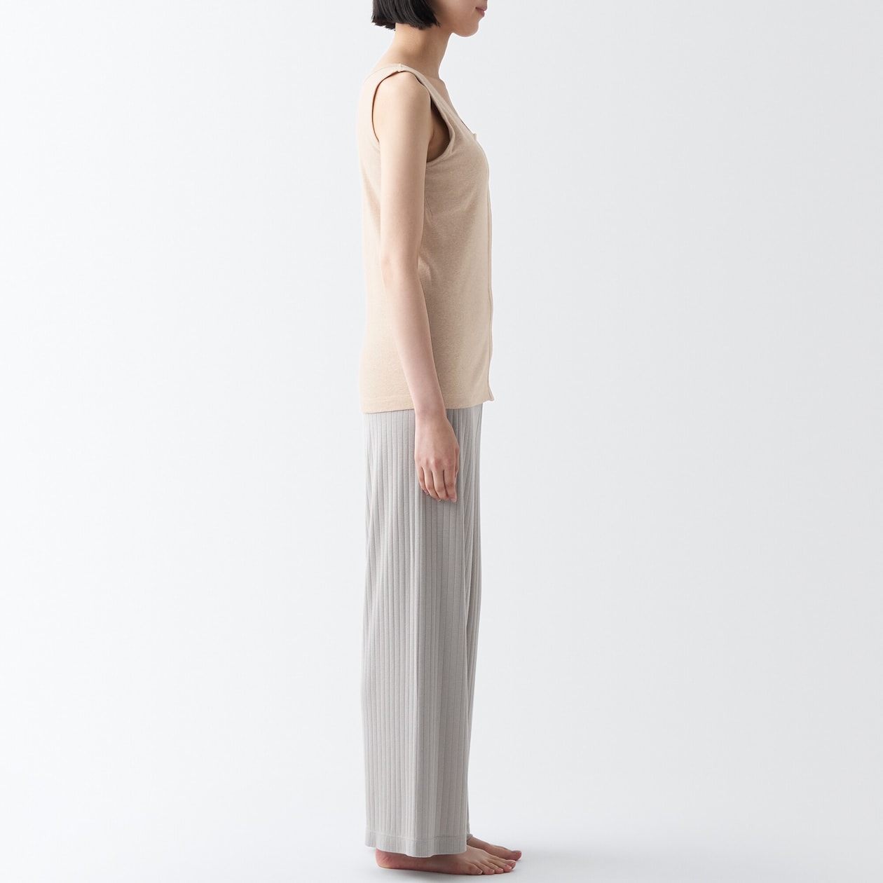 婦人　無染色前開きカップ入りタンクトップ