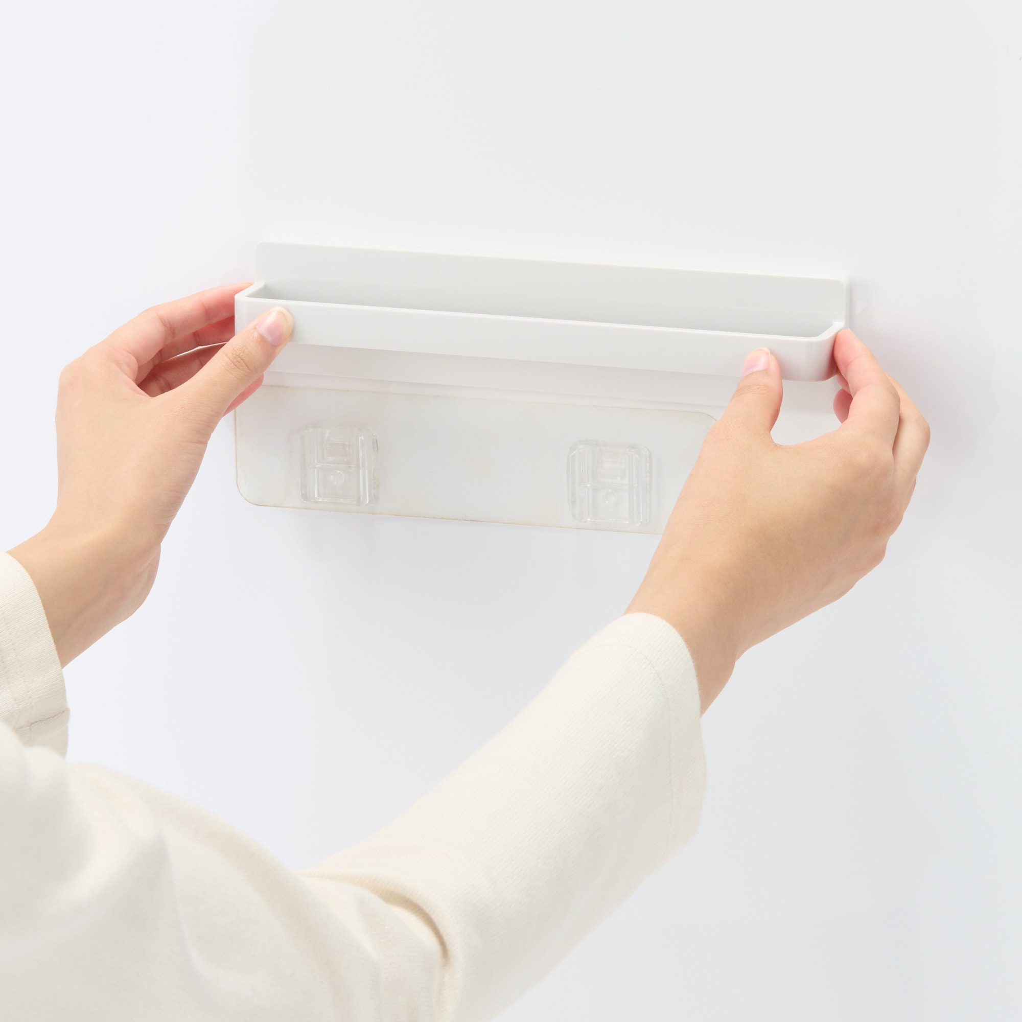 貼り直しできる粘着シートタオルハンガー