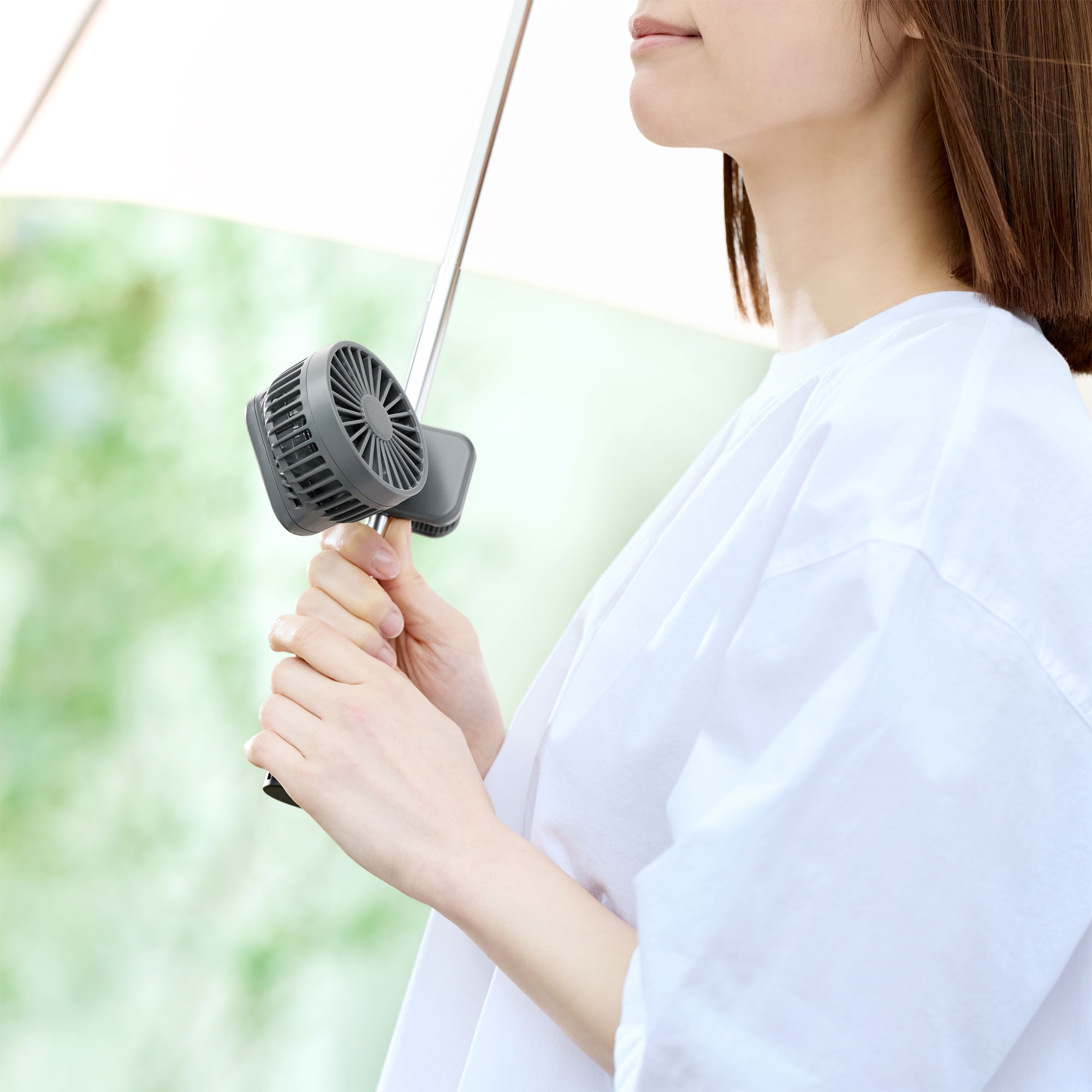 置いても使える　充電式クリップファン　ミニ