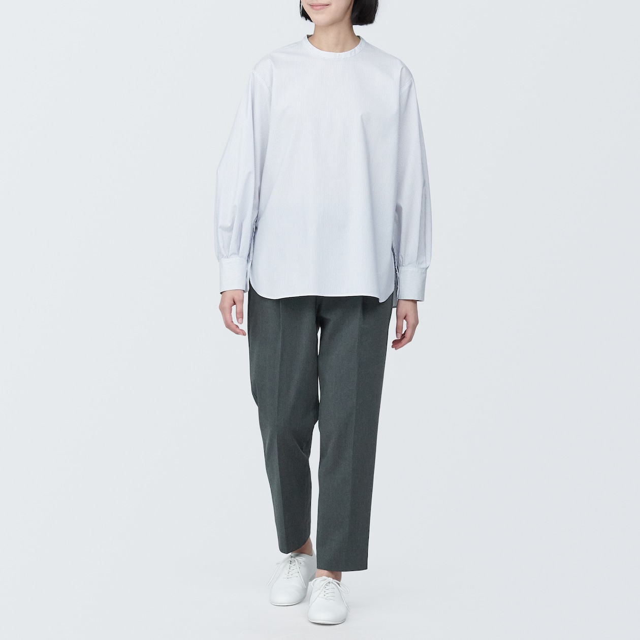 婦人　シワになりにくいタックテーパードパンツ
