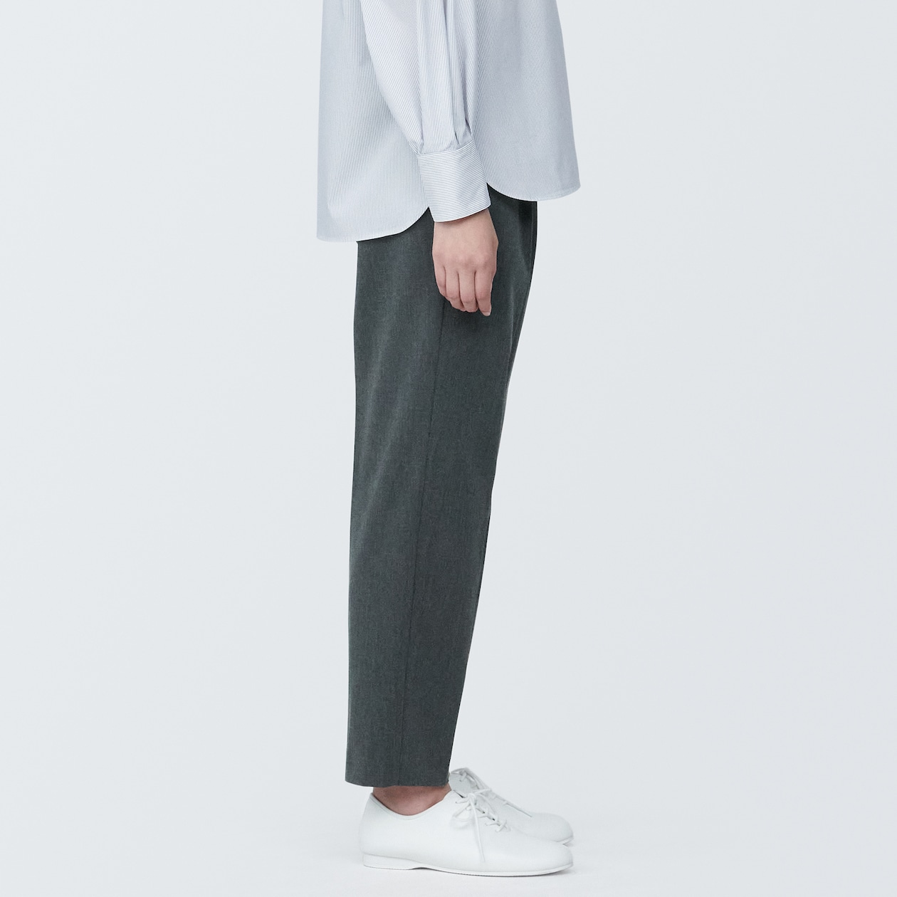 婦人　シワになりにくいタックテーパードパンツ