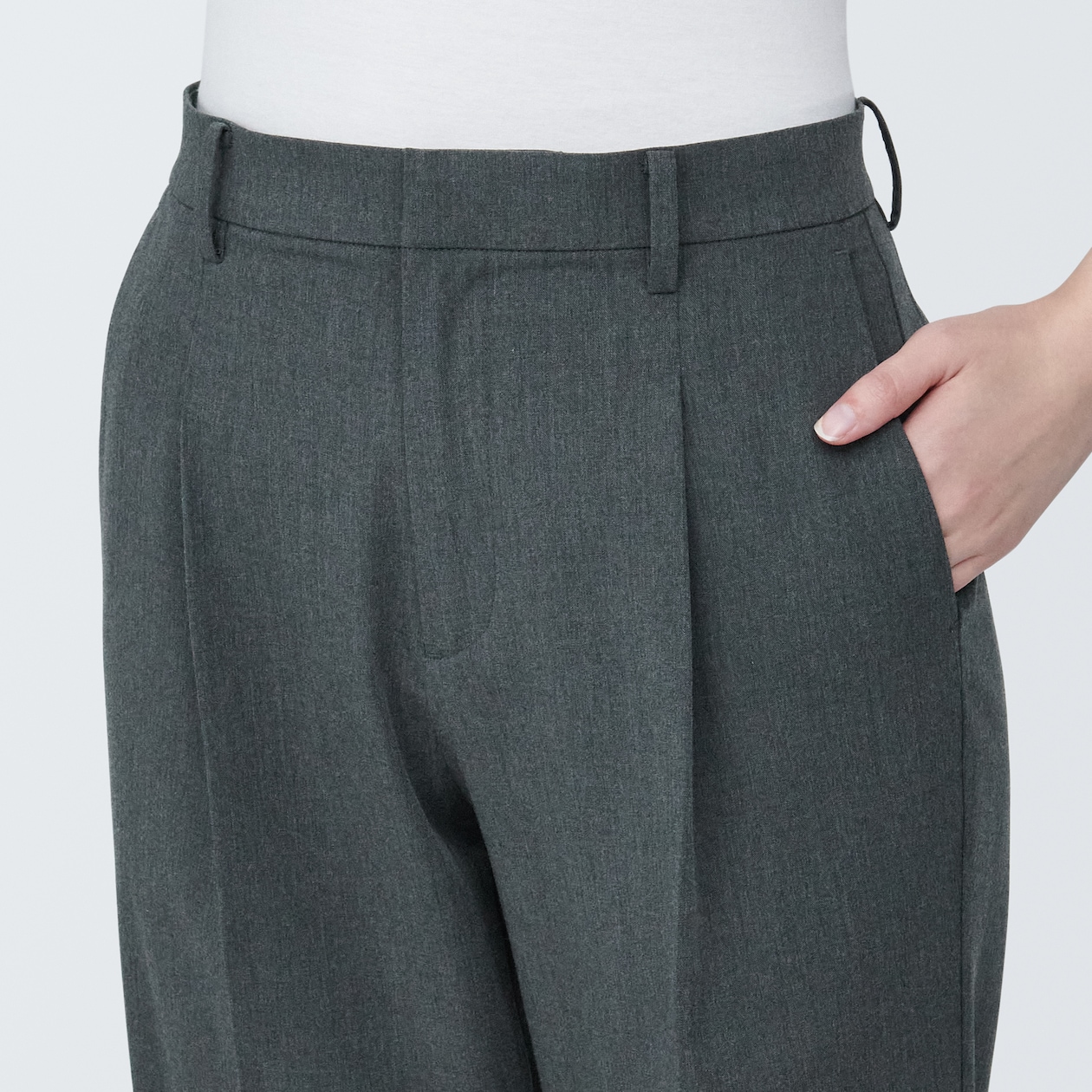 婦人　シワになりにくいタックテーパードパンツ