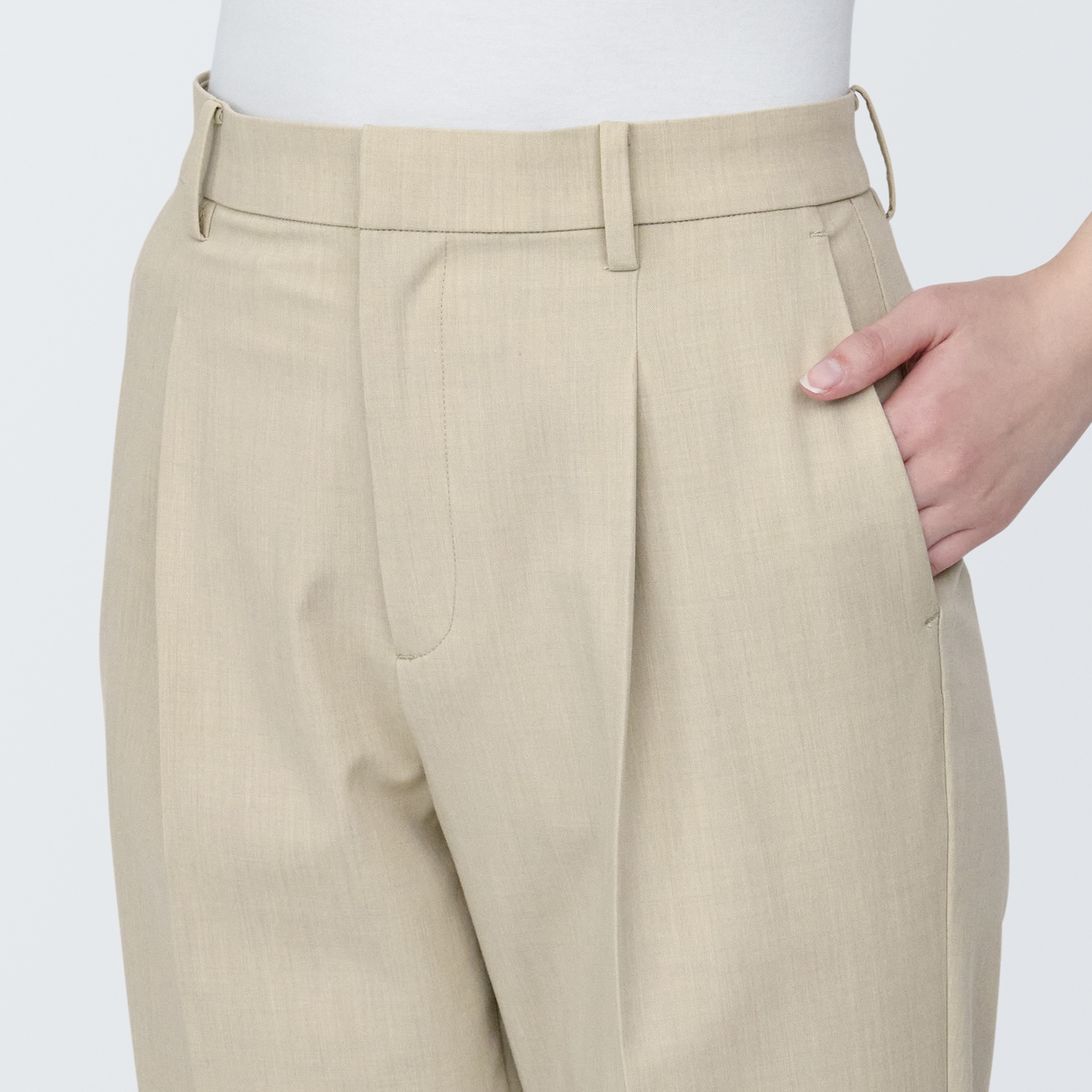 婦人　シワになりにくいタックテーパードパンツ