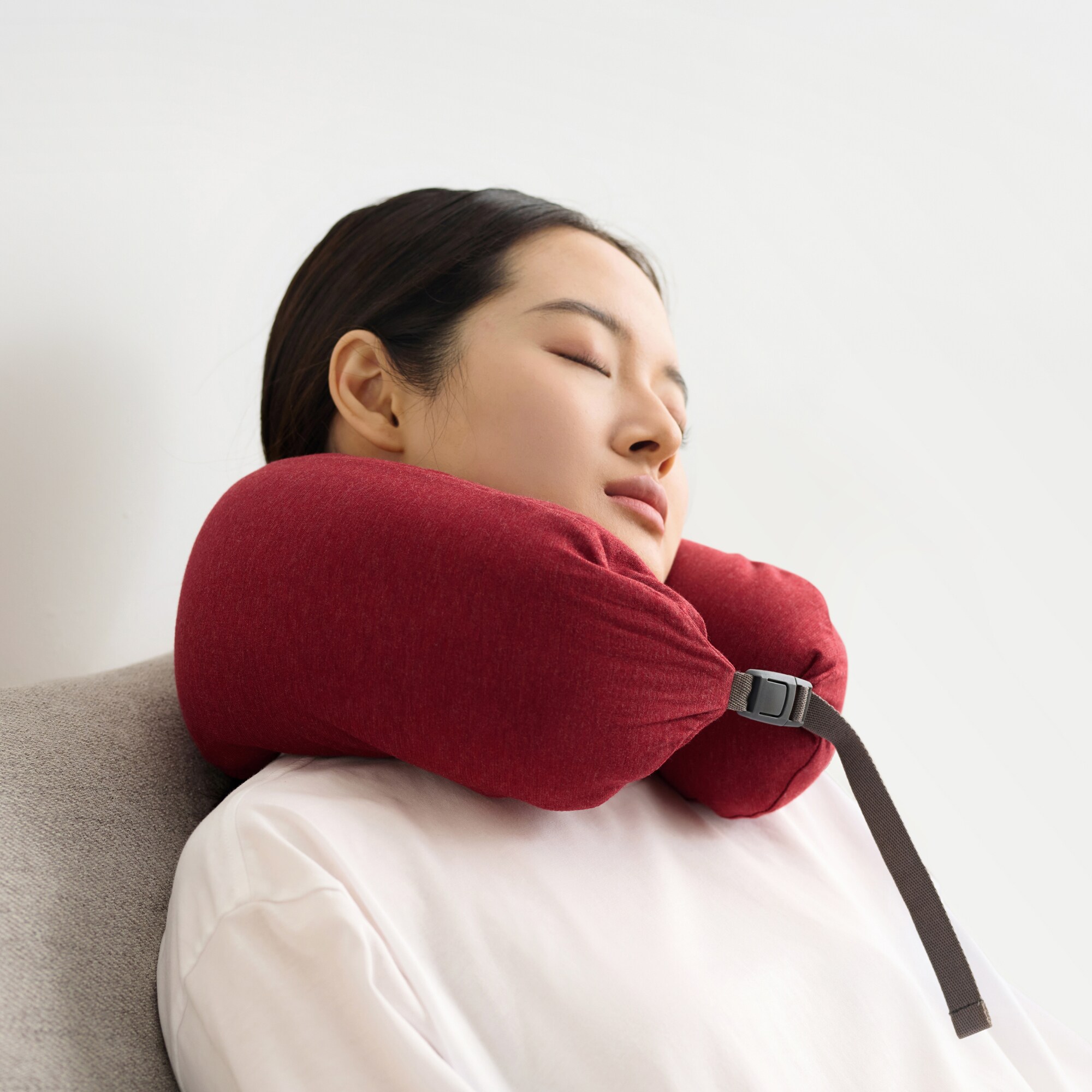 無印良品ビーズクッション赤 確認用 中】フィットするネッククッション | 無印良品