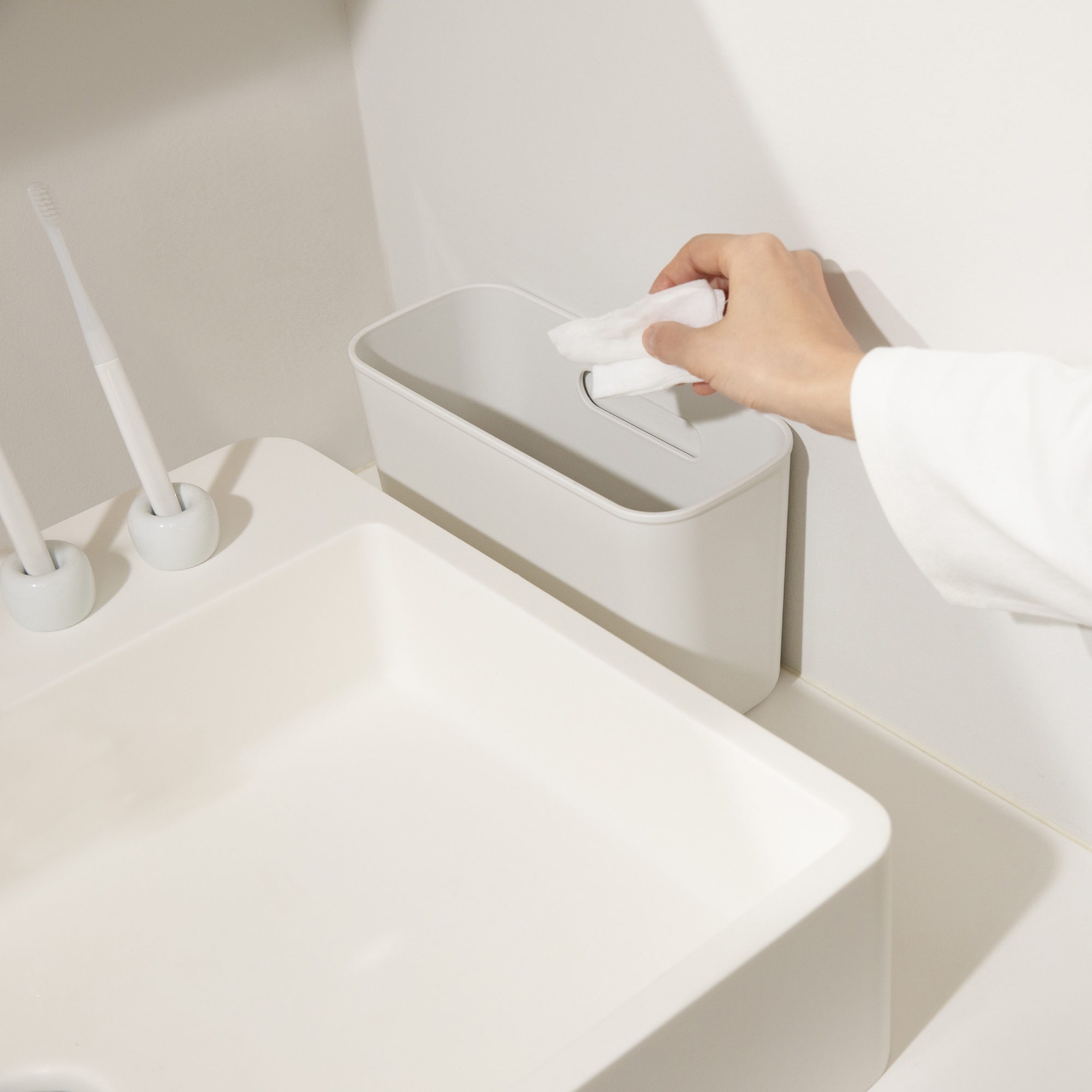 吊るしても使える　薄型収納ケース　奥行１１ｃｍ