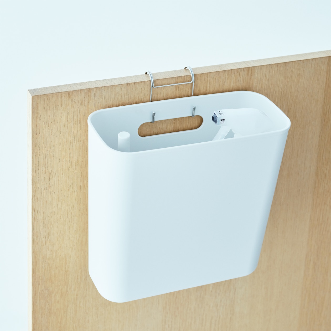 吊るしても使える　薄型収納ケース　奥行１１ｃｍ