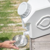 ポリエチレン　水タンク　１２Ｌ　蛇口付き