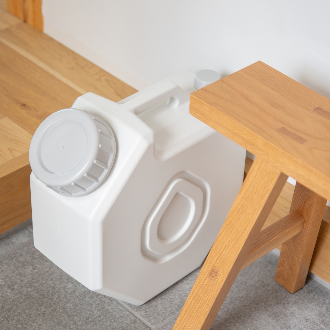 ポリエチレン　水タンク　１２Ｌ　蛇口付き