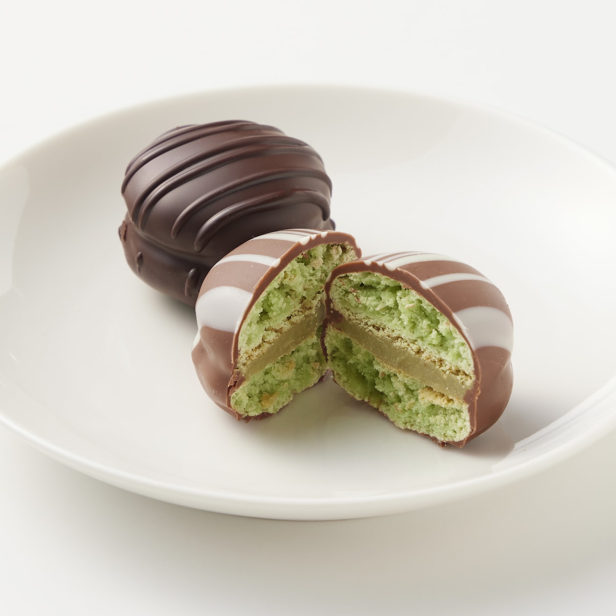 マカロンショコラ　プラリネ＆ピスタチオ