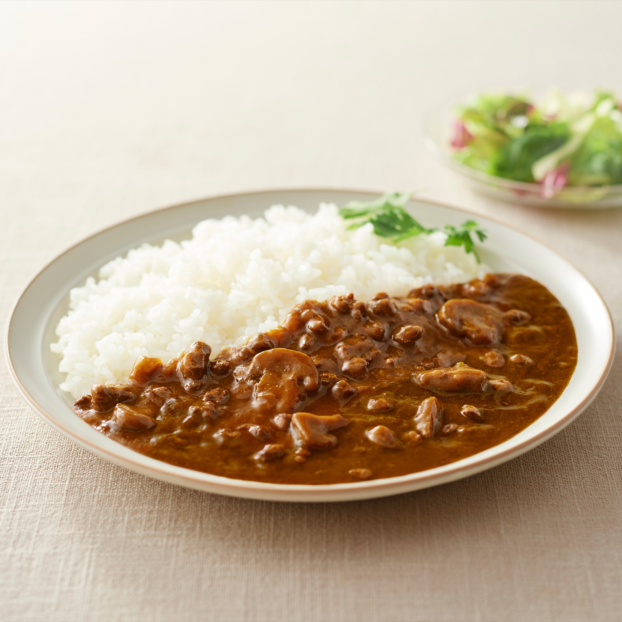 素材を生かしたジビエのカレー鹿肉とマッシュルームのカレー
