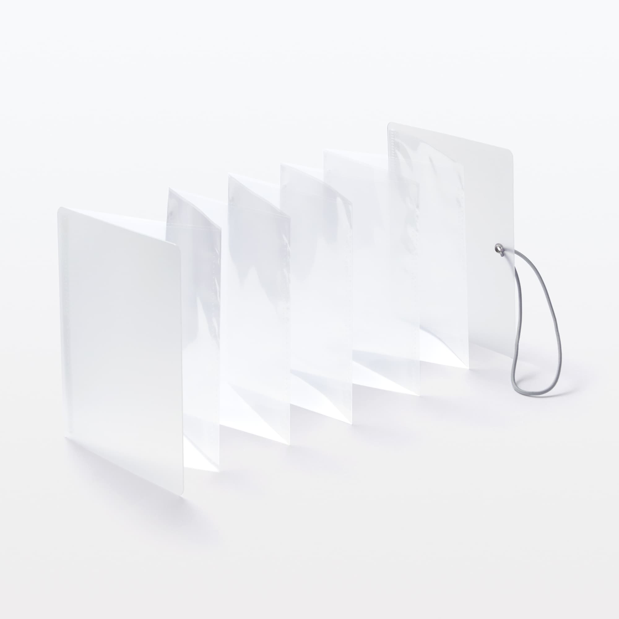 さっと開いて自立するカードファイル