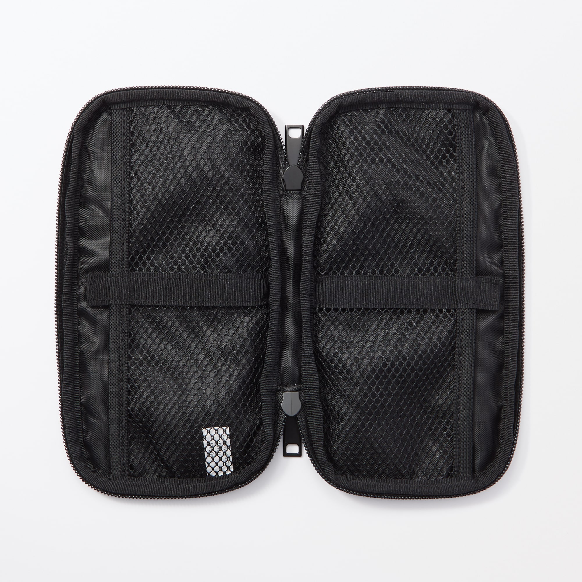 ポケット数が変えられる　ガジェットポーチ　スリム