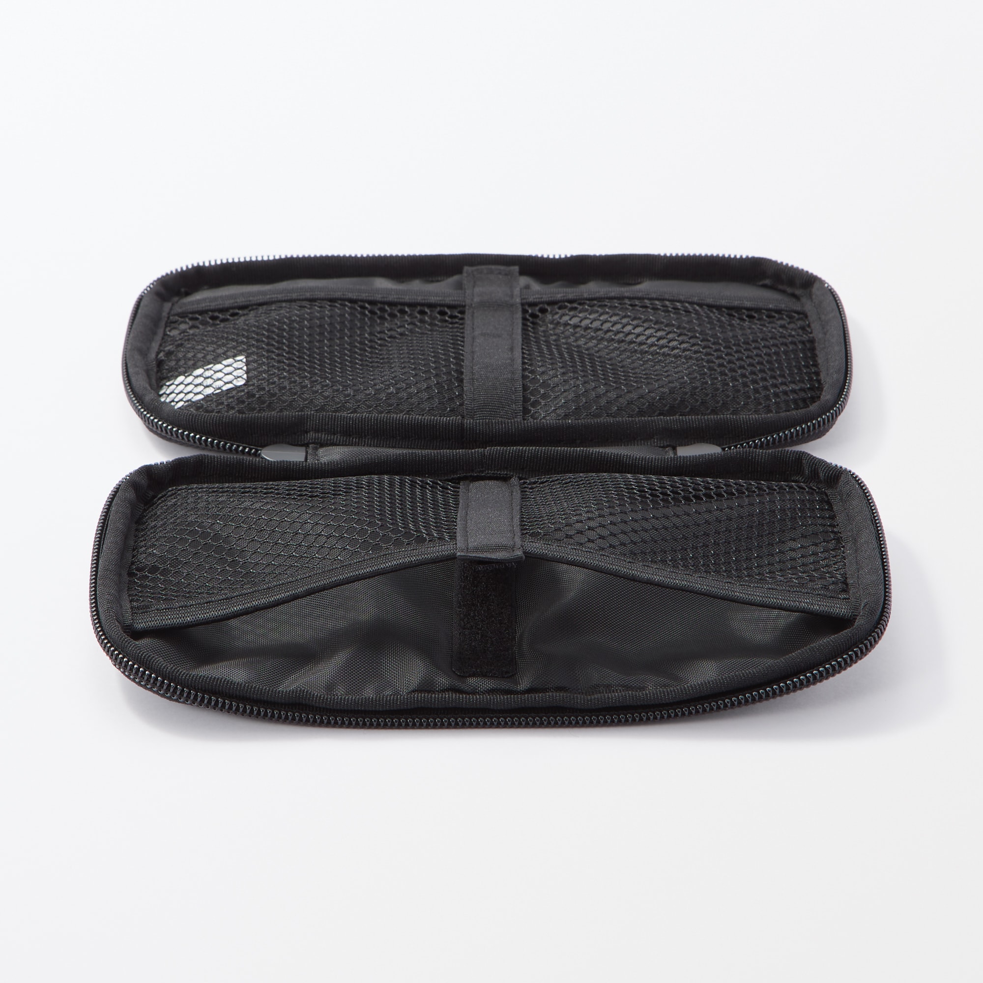 ポケット数が変えられる　ガジェットポーチ　スリム